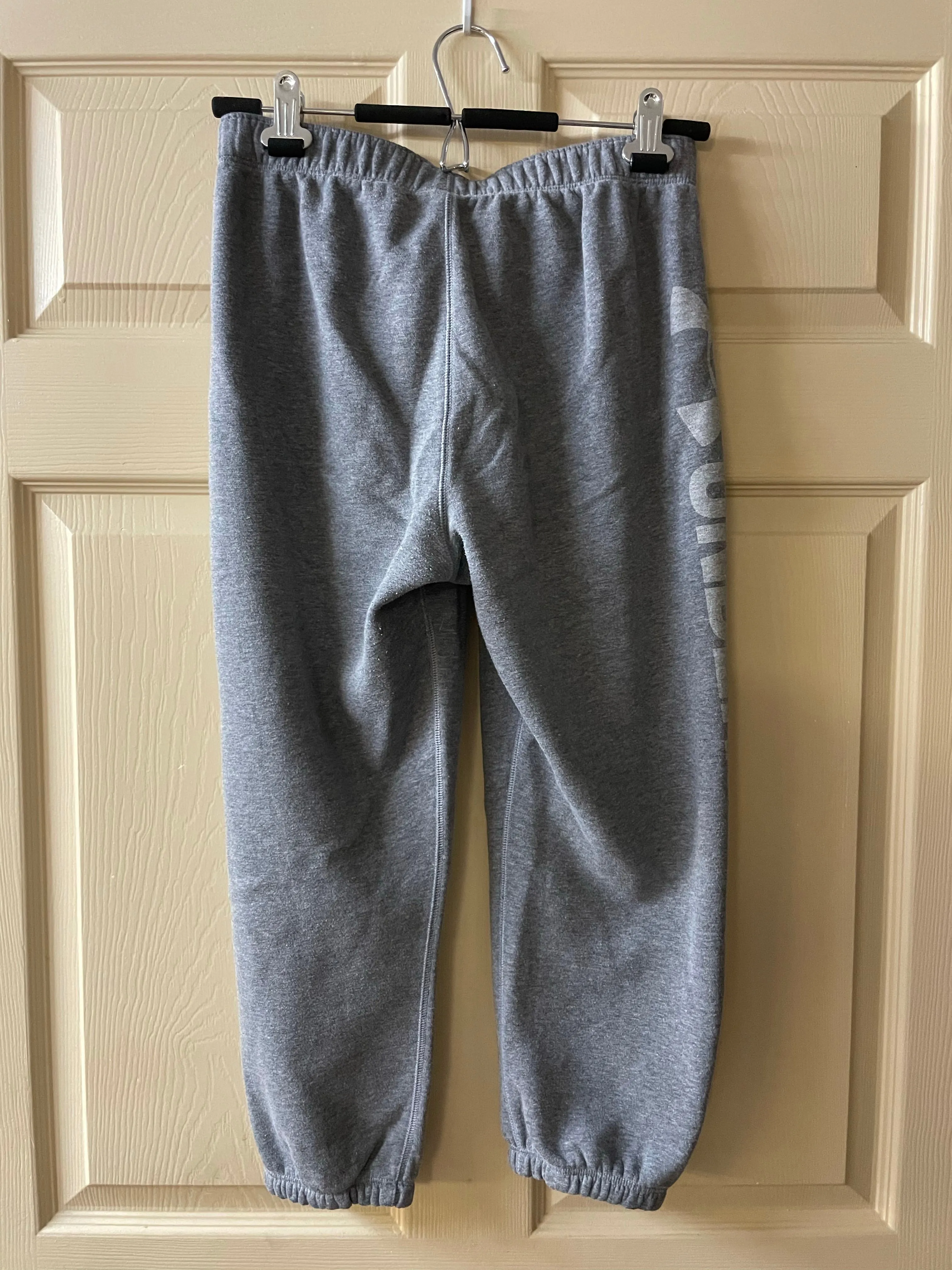 € Mens Small 28”-30” UNDER ARMOUR Gray Sweatpants Jogging Pants Activewear