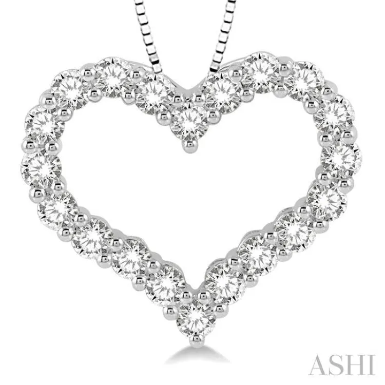 1 Ctw Round Cut Diamond Heart Shape Pendant with Chain in 14K White Gold