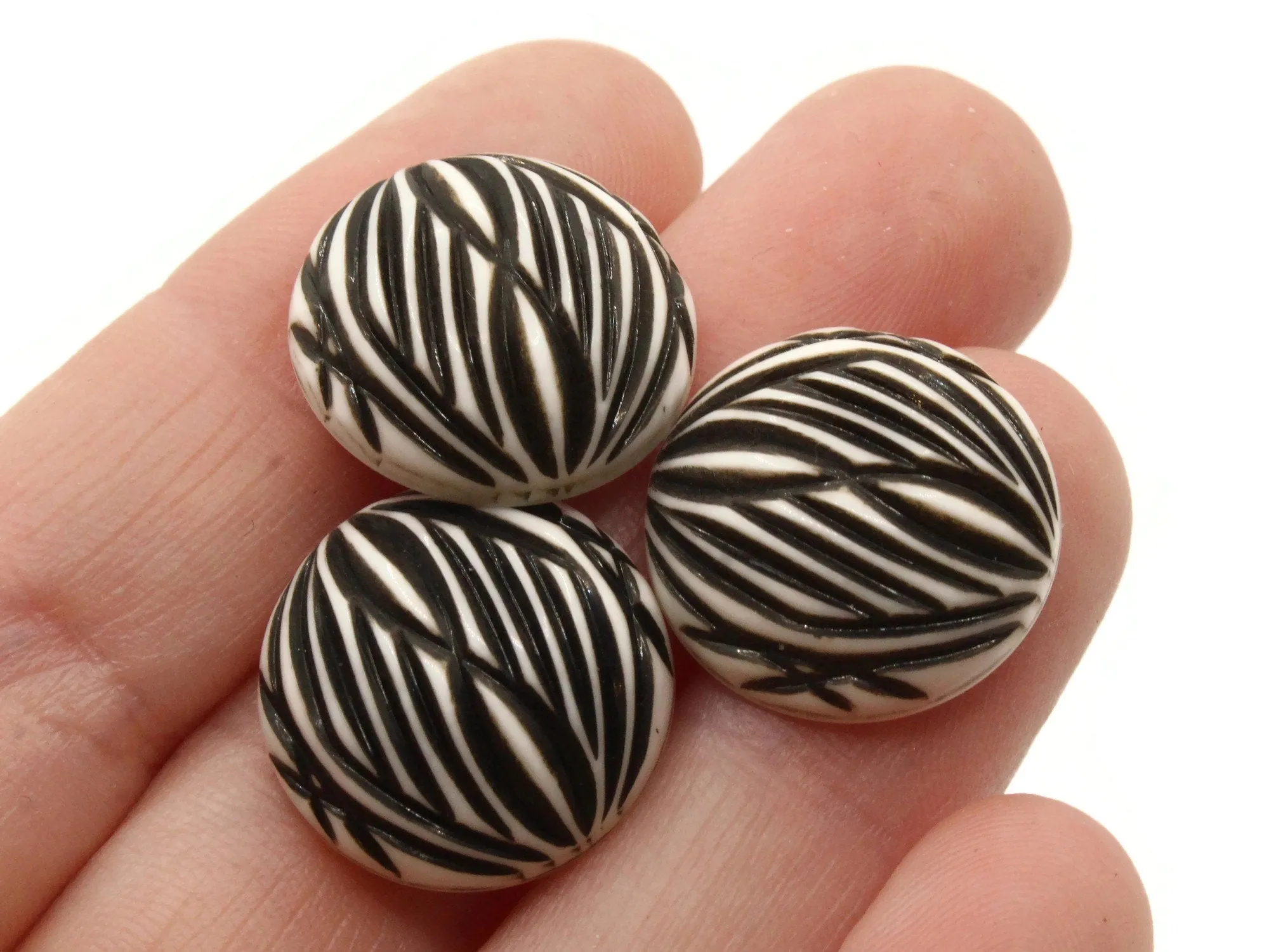 10 18mm Stripe Pattern Round White and Black Vintage West German Plastic Cabochons