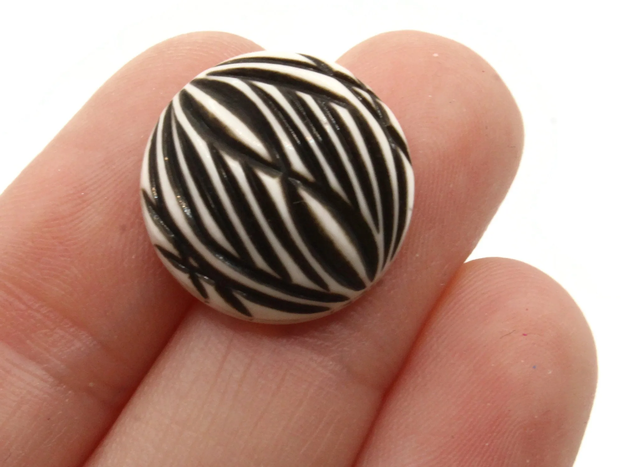 10 18mm Stripe Pattern Round White and Black Vintage West German Plastic Cabochons