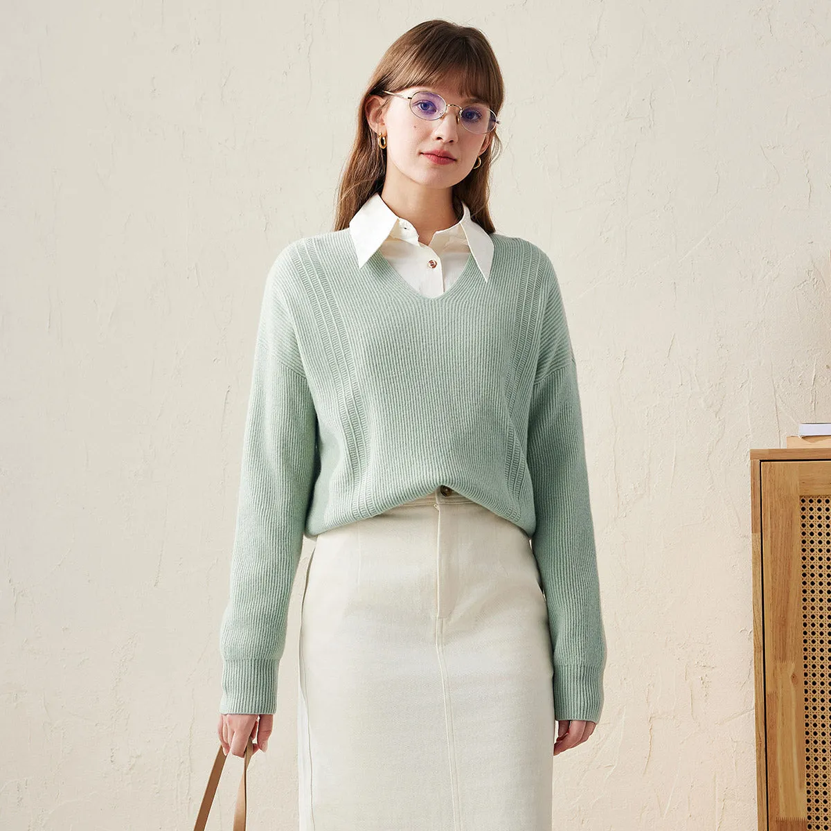 100% Wool Elegant Ribbed V-Neck Sweater