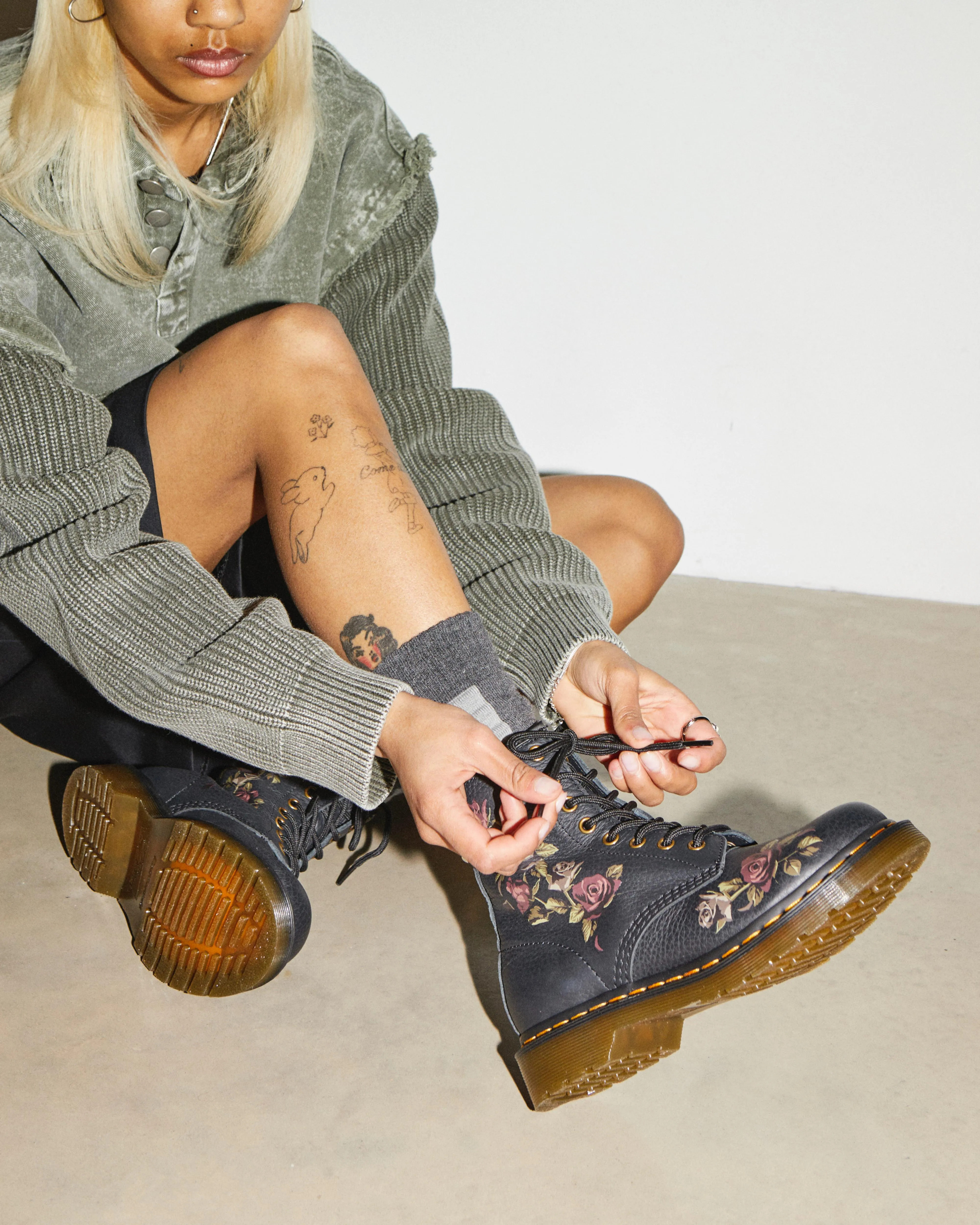 1460 Decayed Roses Leather Lace Up Boots