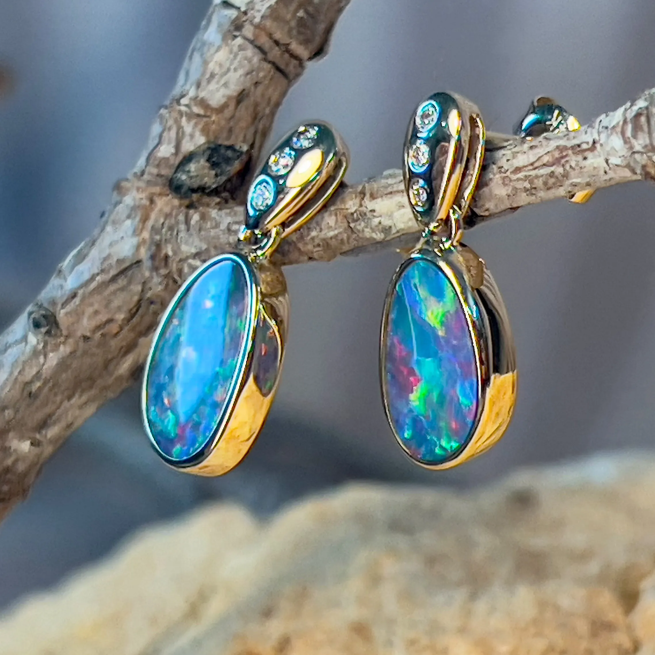 14kt Yellow Gold dangling earrings Opal doublet 3.2ct