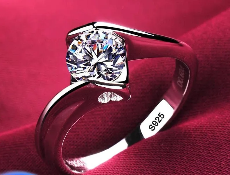 18K White Gold Zirconia Wedding Ring