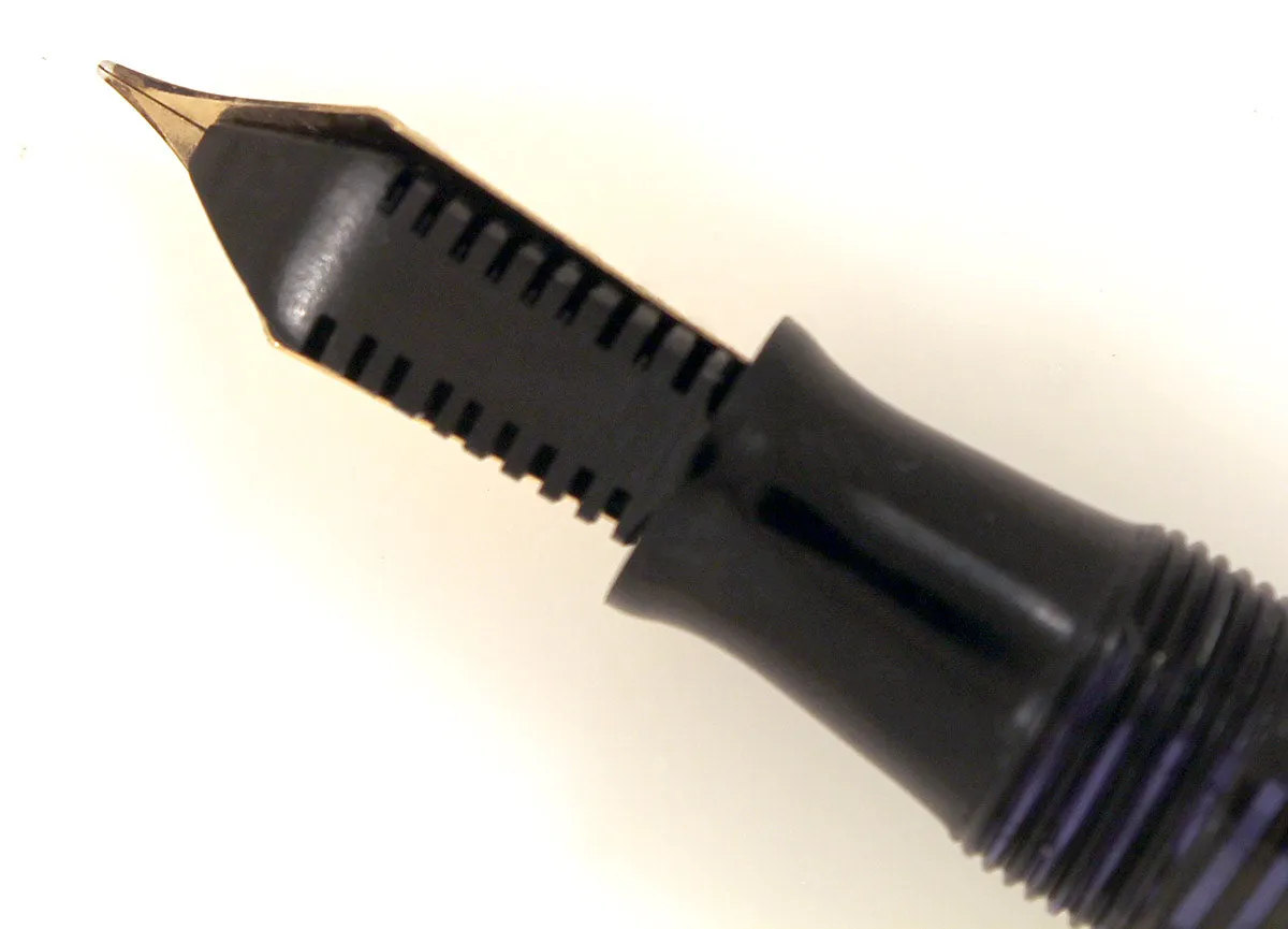 1944 PARKER AZURE PEARL VACUMATIC MAJOR FOUNTAIN PEN NEAR MINT CONDITION AND RESTORED