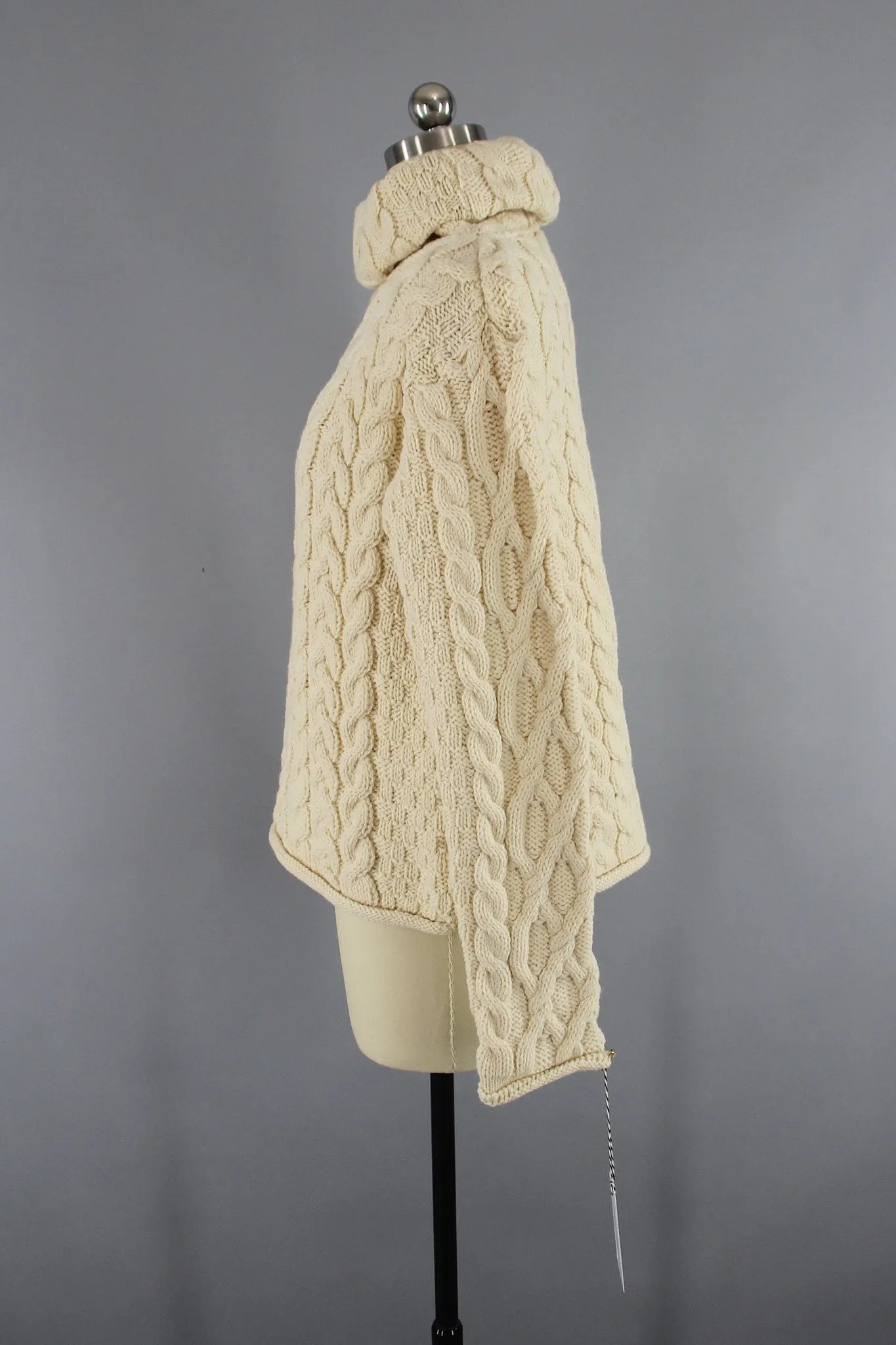 1980s Vintage Ivory Irish Wool Turtleneck Sweater