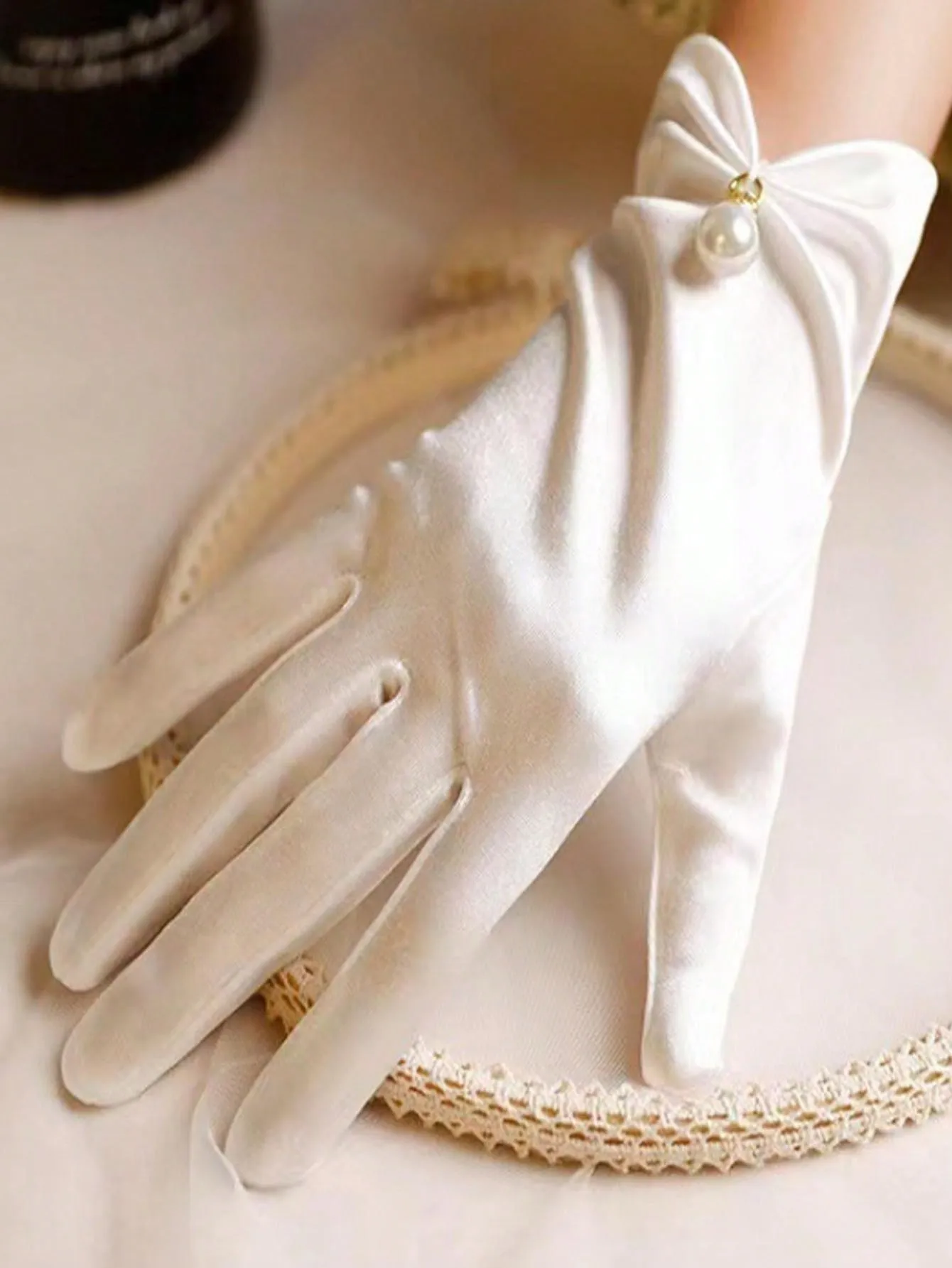 1pc Children's Dress Gloves For Girls, White/Black Spring/Summer Pearl Imitation Satin Gloves For Weddings, Performances, Dance, And Bridal Accessories