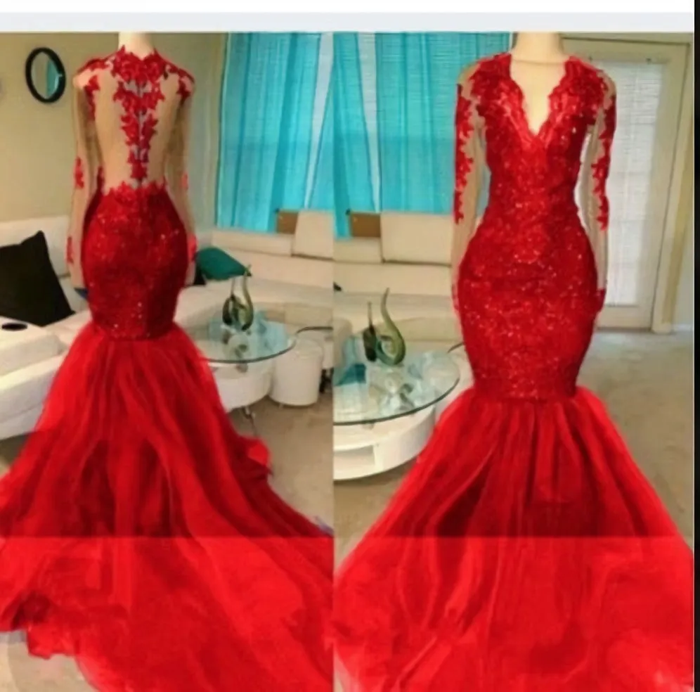 2025 Red Appliques Long Sleeve V-neck Prom Dresses