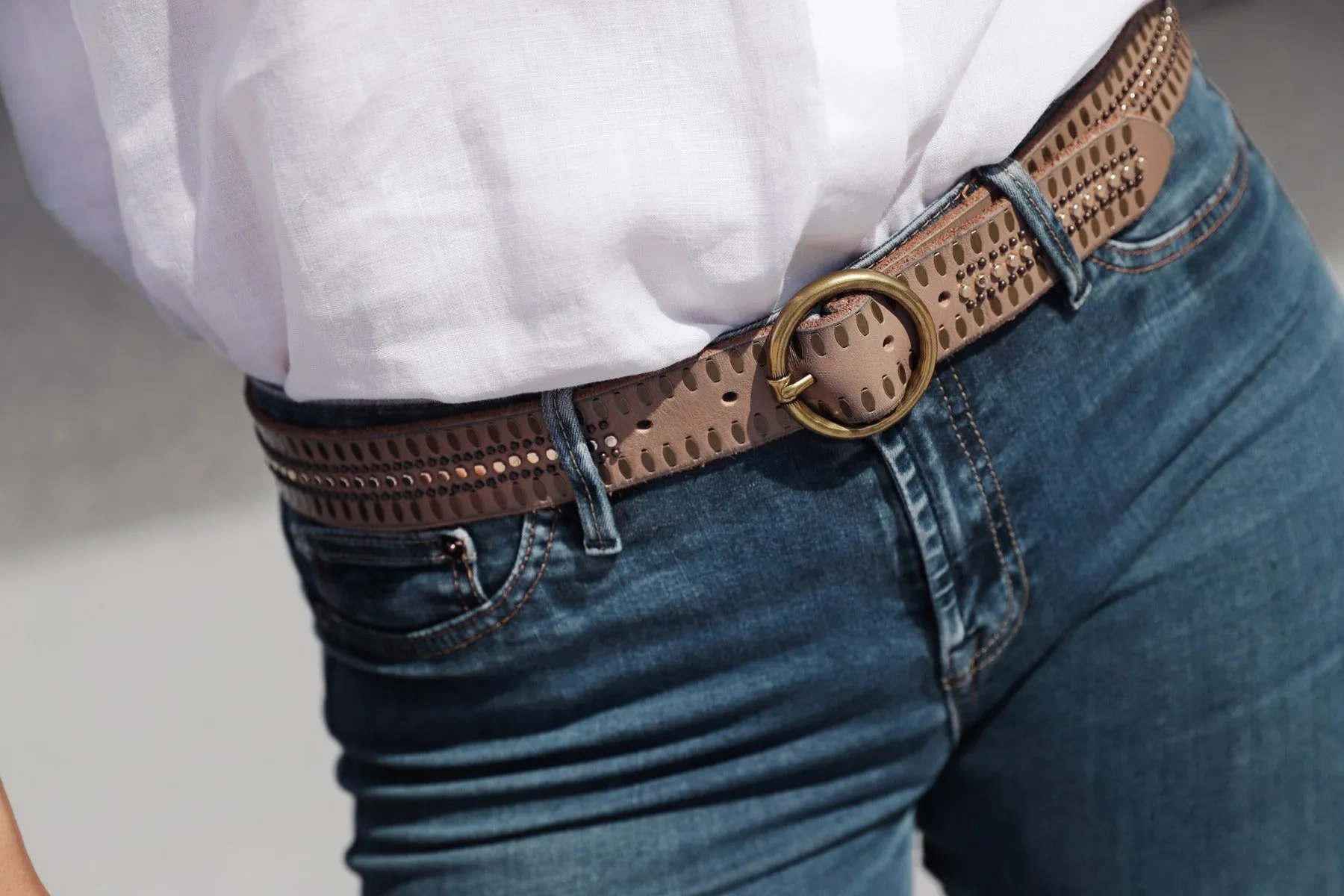 35056 Soraya | Studded Leather Belt with Gold Round Buckle