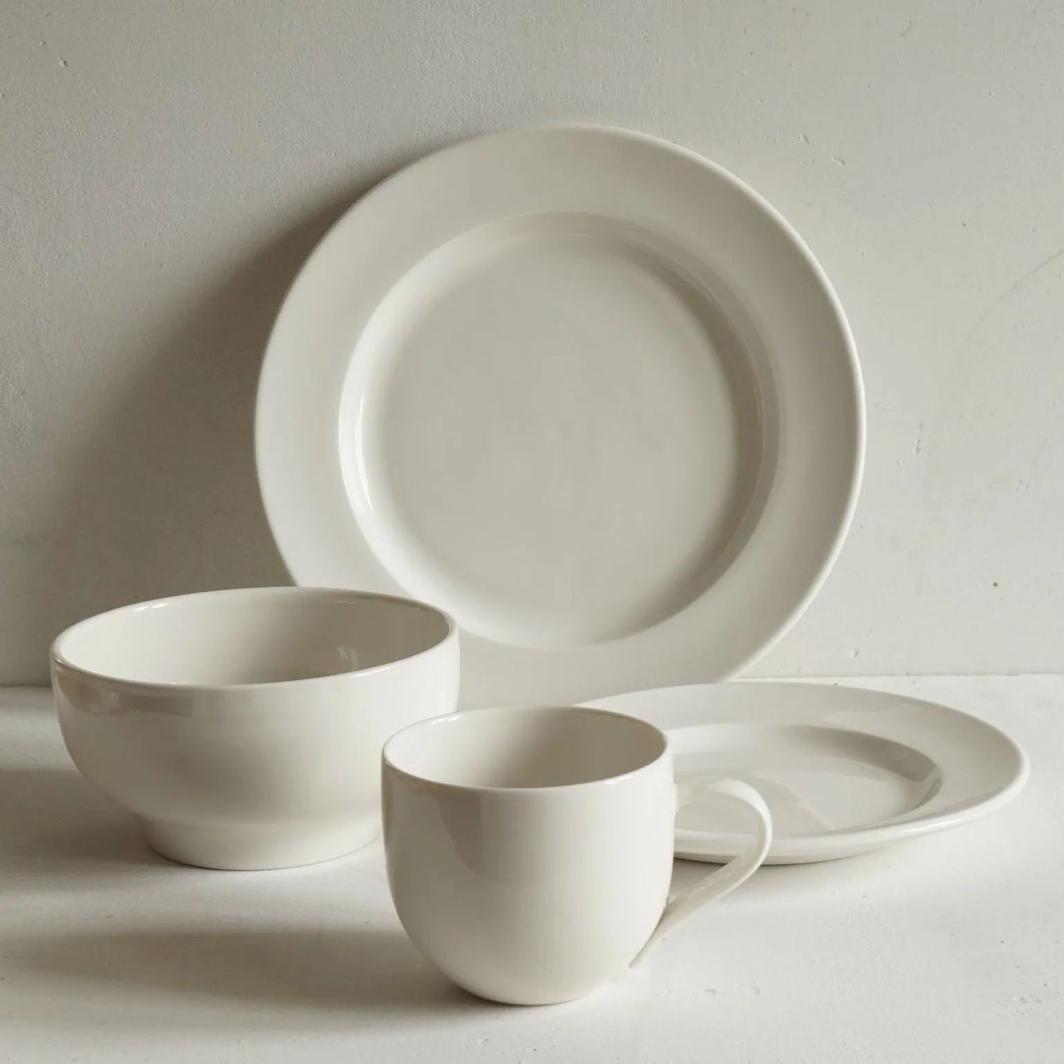 4 Piece Dinnerware Set - Classical Porcelain