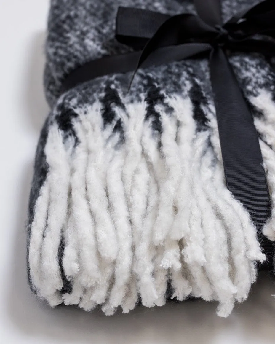 50"x 60" Fluffy Throw Blanket Black/White