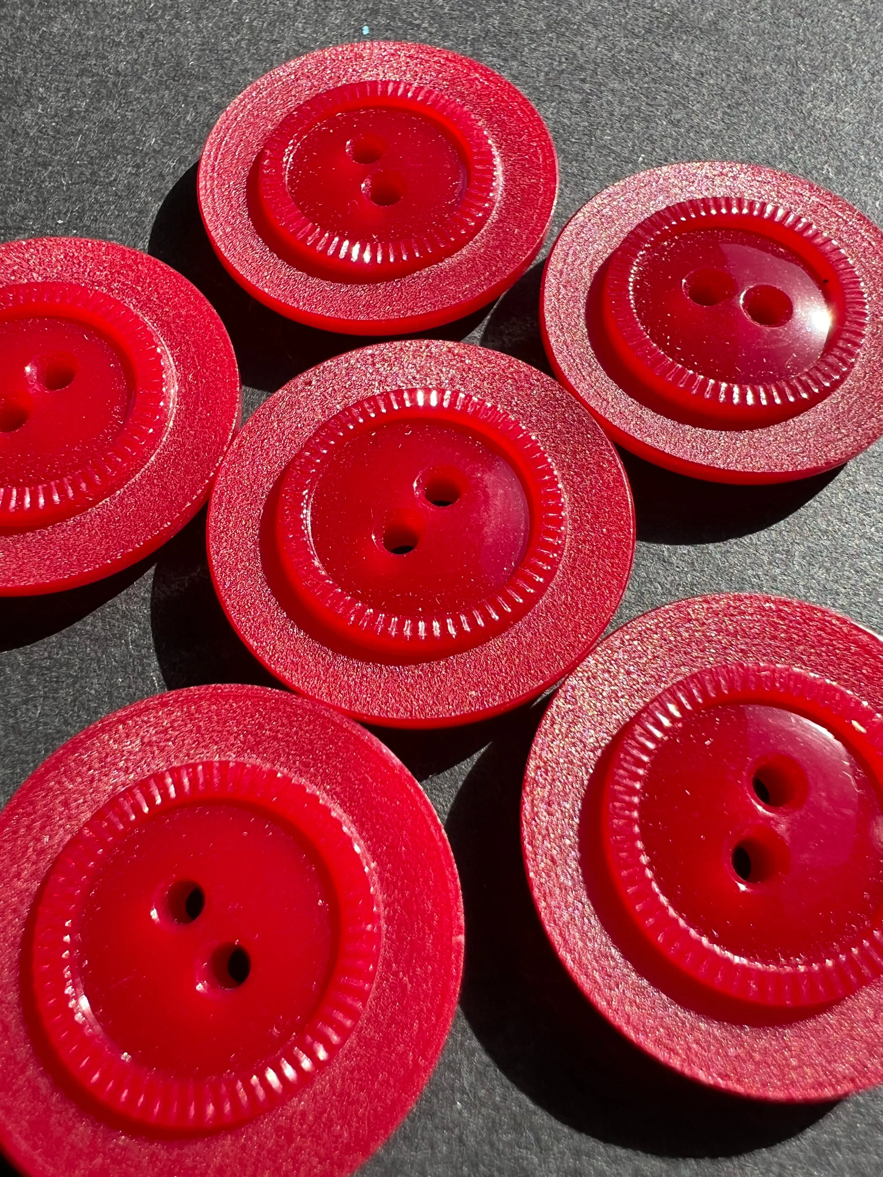 6 Enticing Crimson Red Vintage 2.2cm Buttons