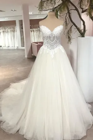 A-Line Sweetheart Backless Lace Floor-Length Wedding Dress with Tulle Appliques