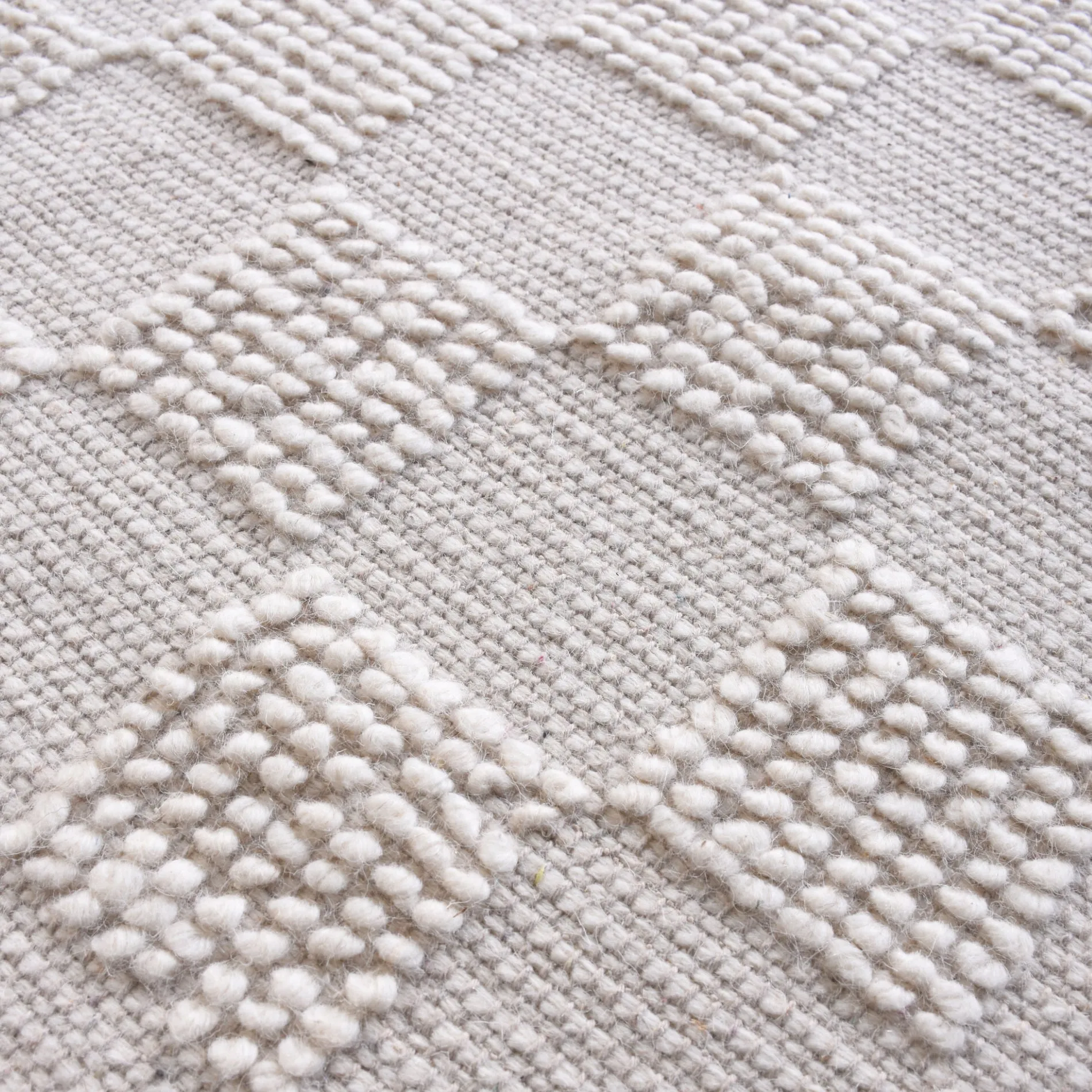 Acle Hand Woven Wool Rug - Ivory