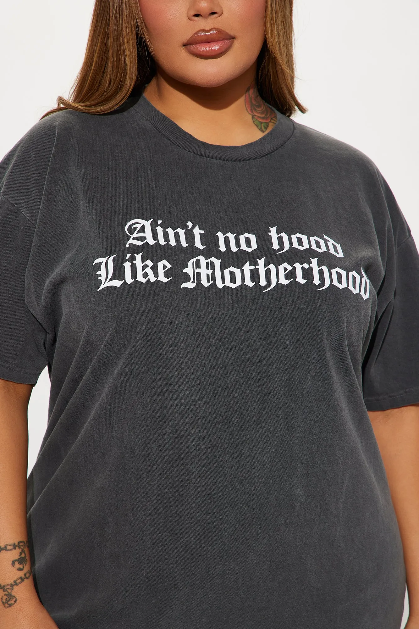 Ain't No Hood Like Motherhood Washed Tee - Black Wash