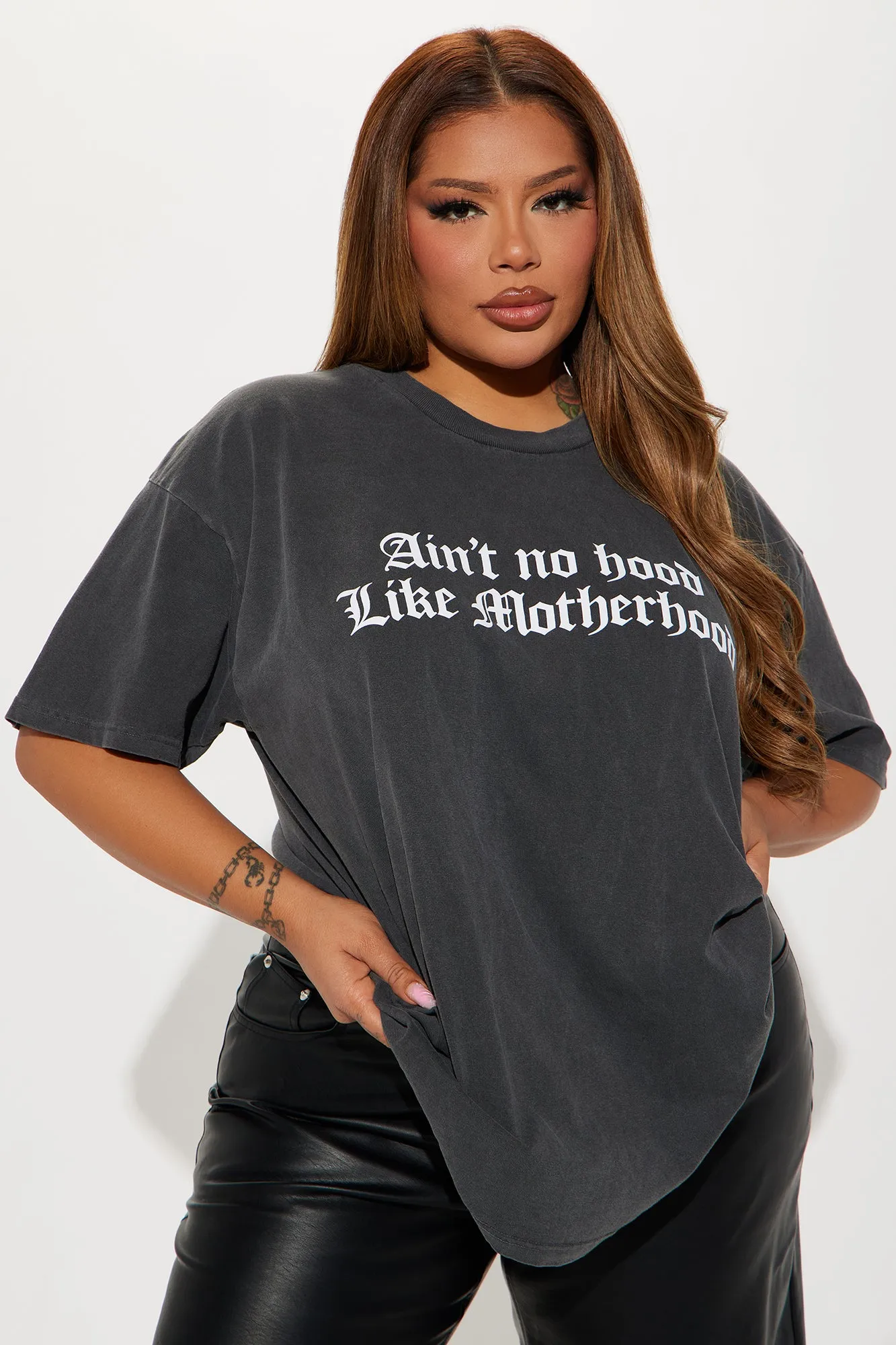 Ain't No Hood Like Motherhood Washed Tee - Black Wash