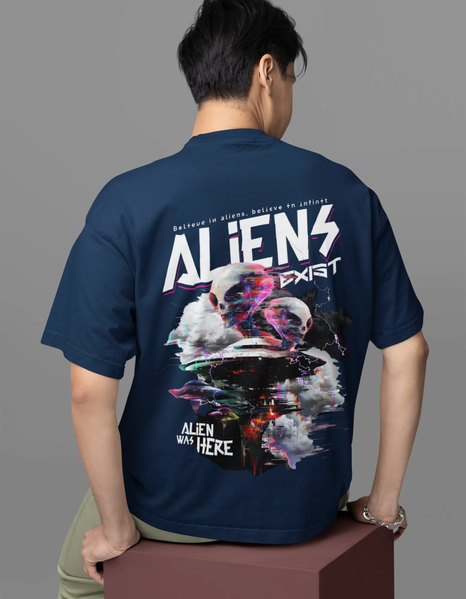 Aliens Exist Graphic Men's Oversized T-Shirt