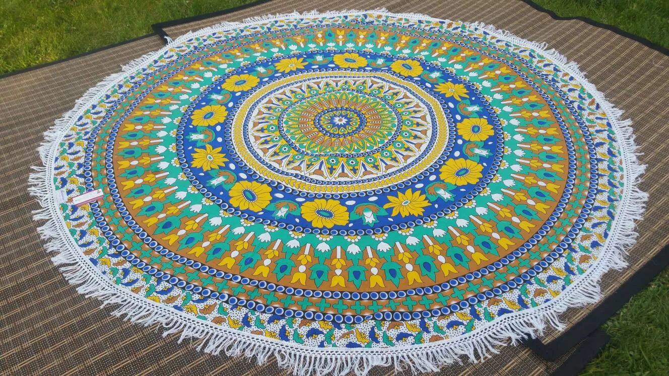 Amazingly beautiful Daisy Mandala throw with Tassels