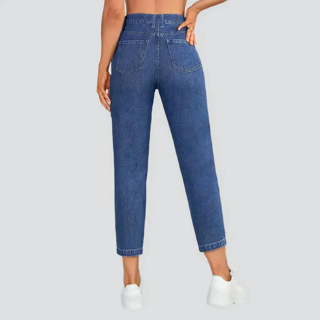 Ankle-length medium-wash jeans
 for ladies