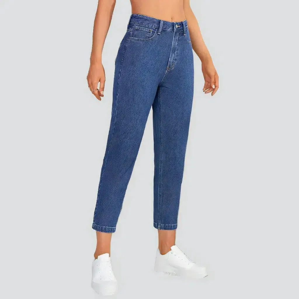 Ankle-length medium-wash jeans
 for ladies