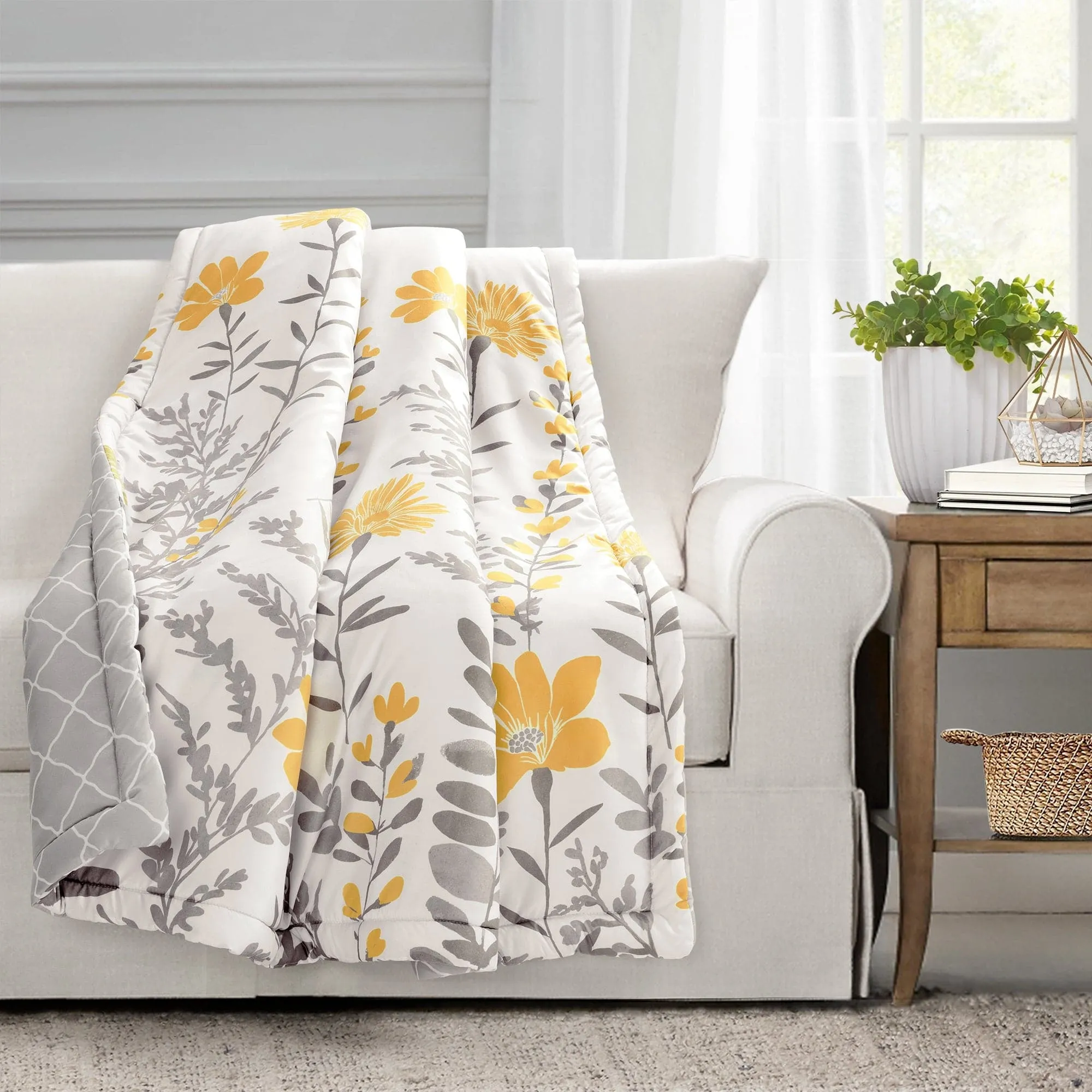 Aprile Reversible Throw Blanket