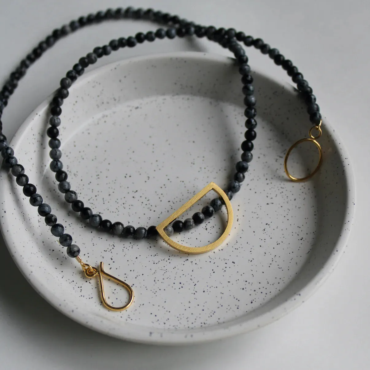 Arc & Obsidian Bead Necklace - Gold