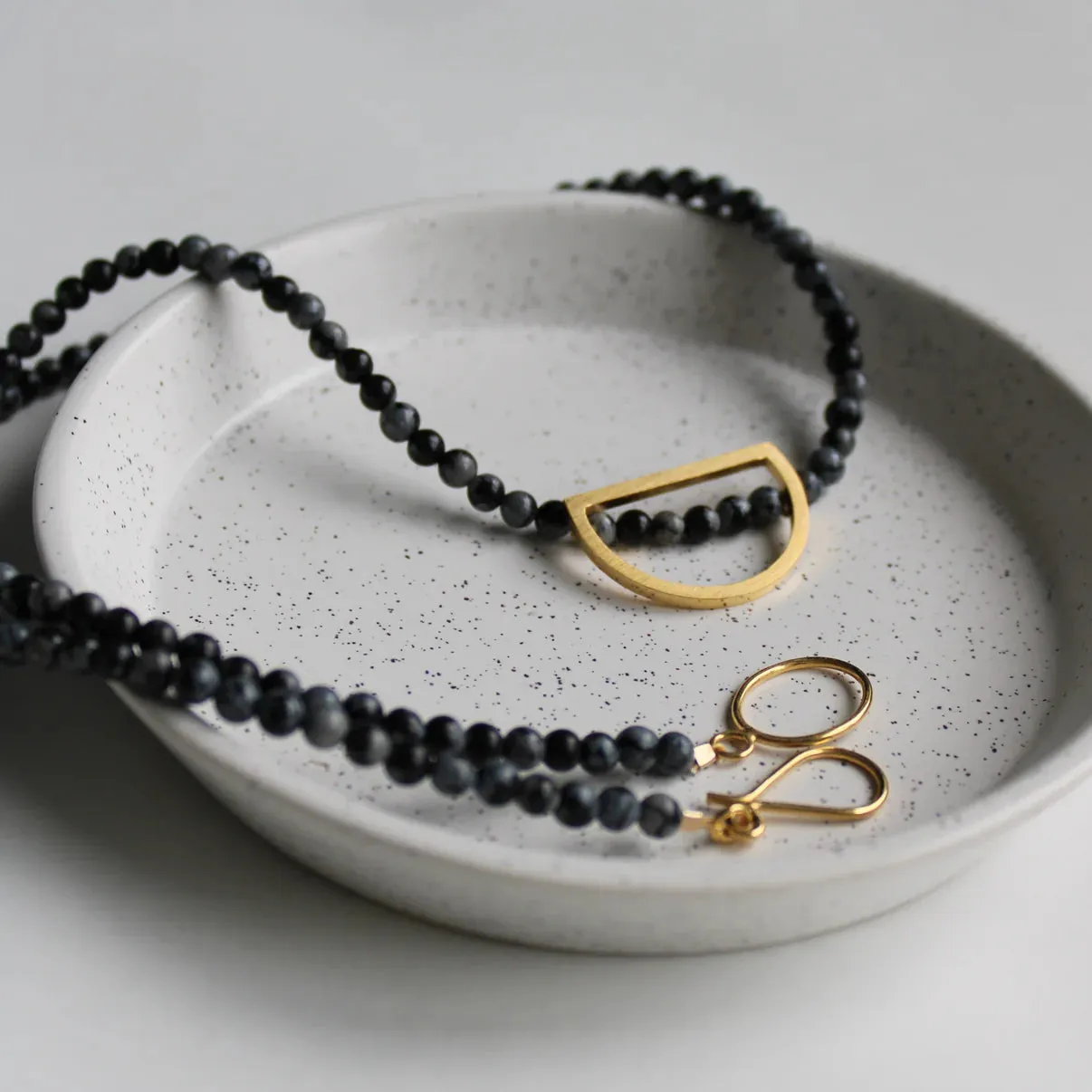 Arc & Obsidian Bead Necklace - Gold