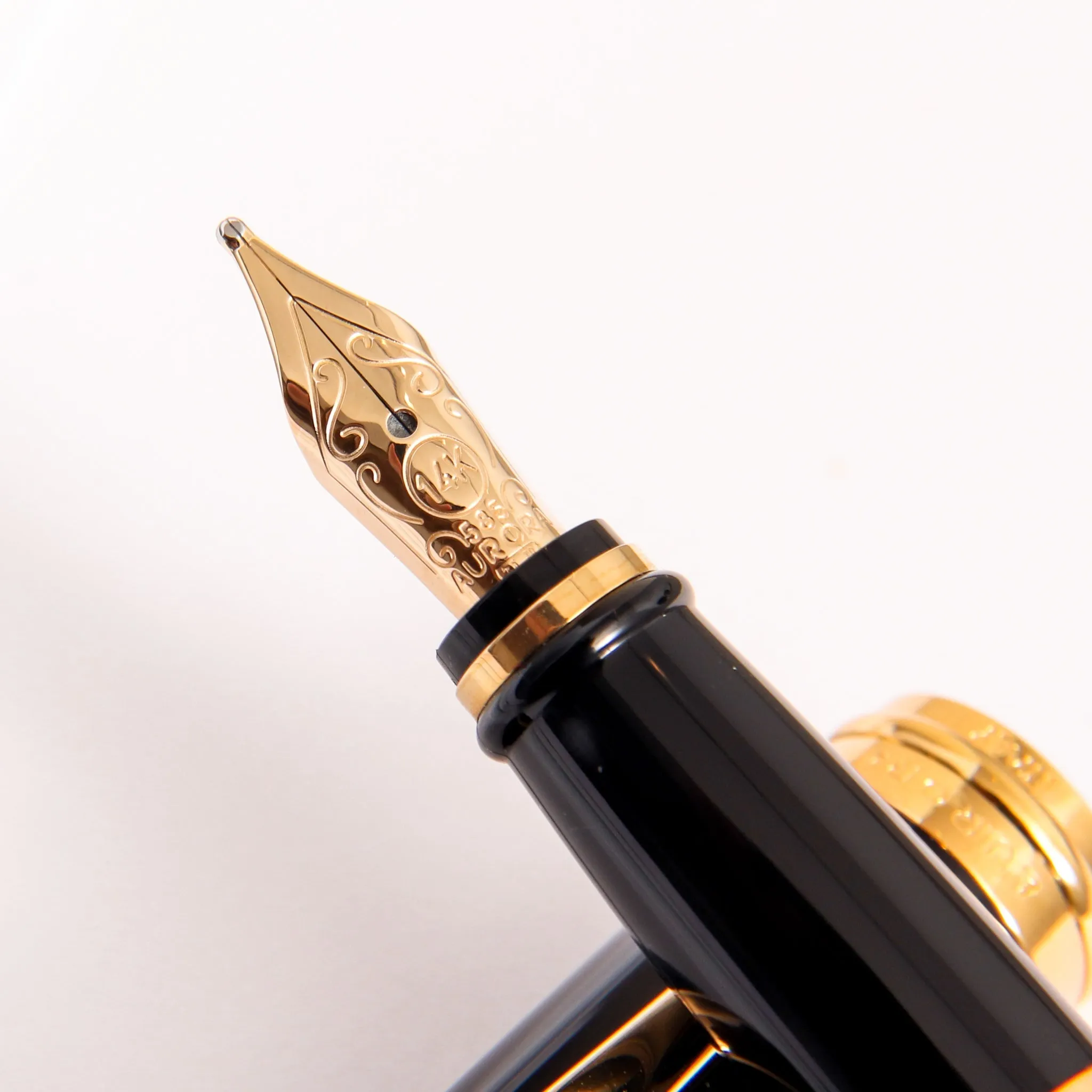 Aurora Ipsilon Deluxe Black & Gold Fountain Pen