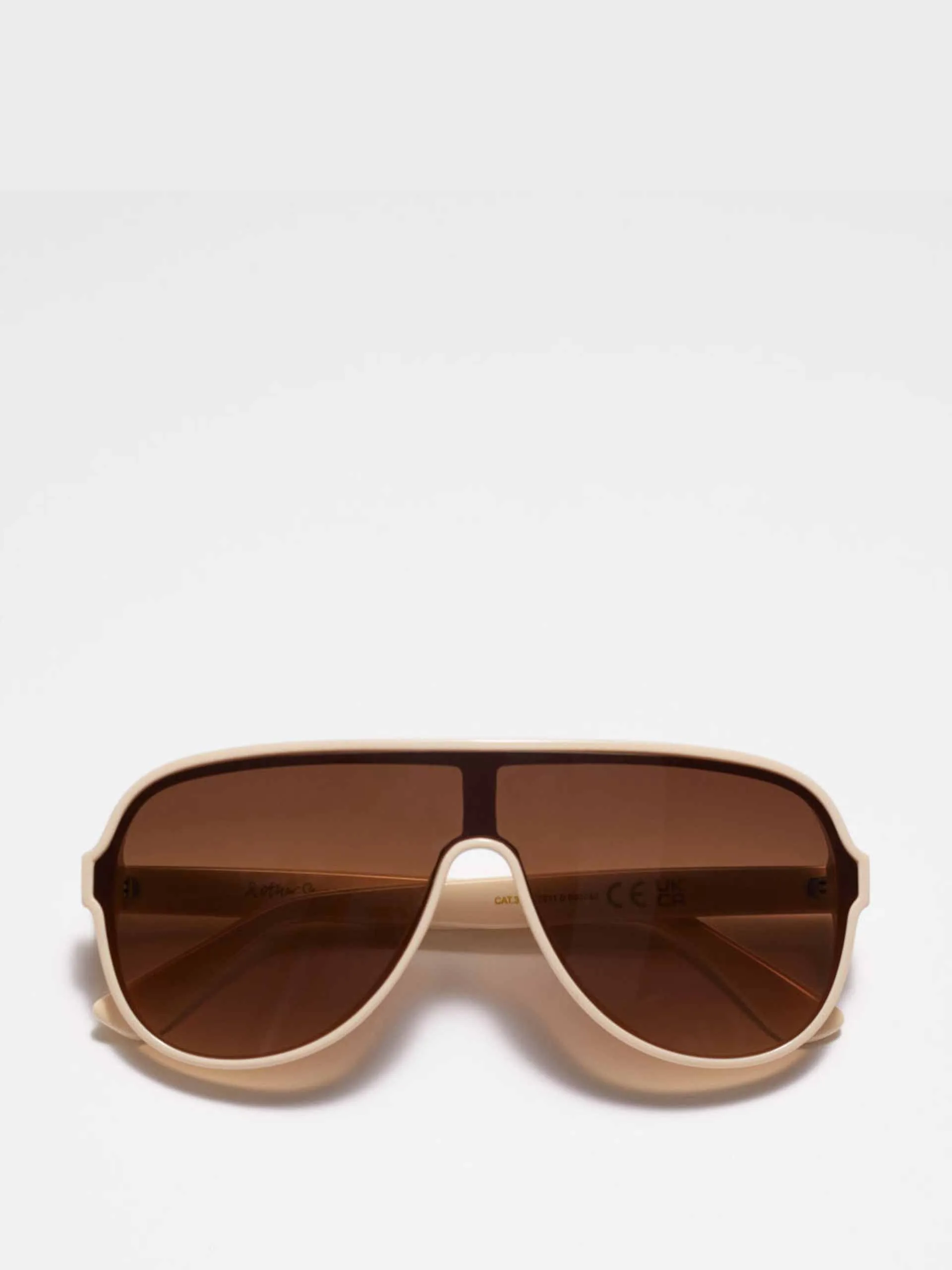 Aviator style sunglasses