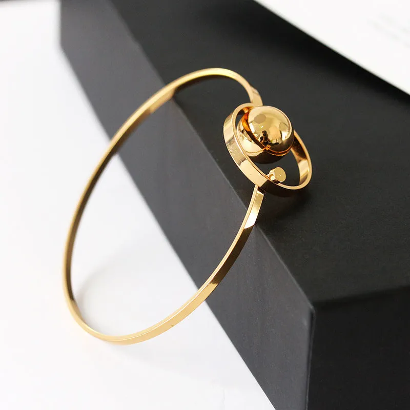 B599 - Elegant Gold Bracelet