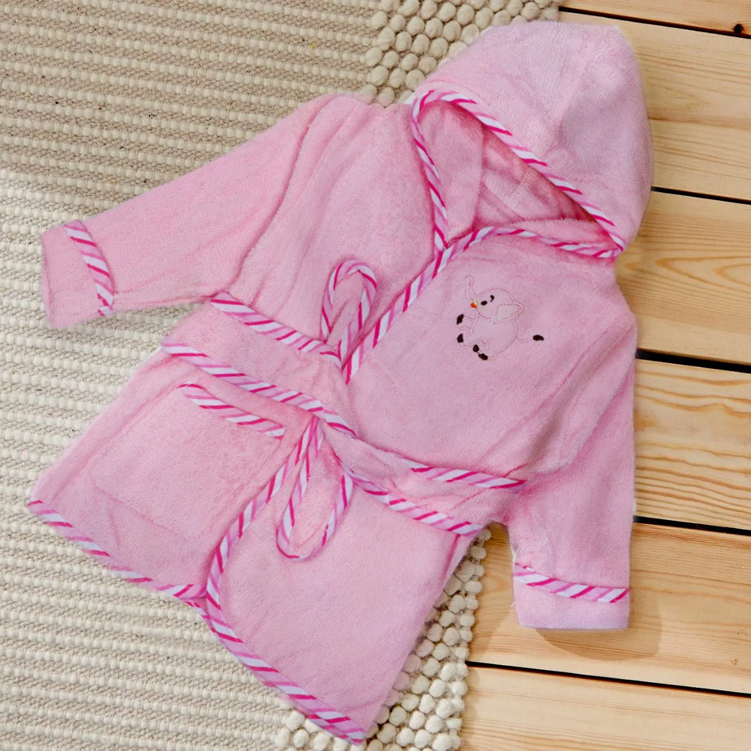 Baby Moo Playing Elephant Embroidered Half Sleeves Bathrobe - Pink