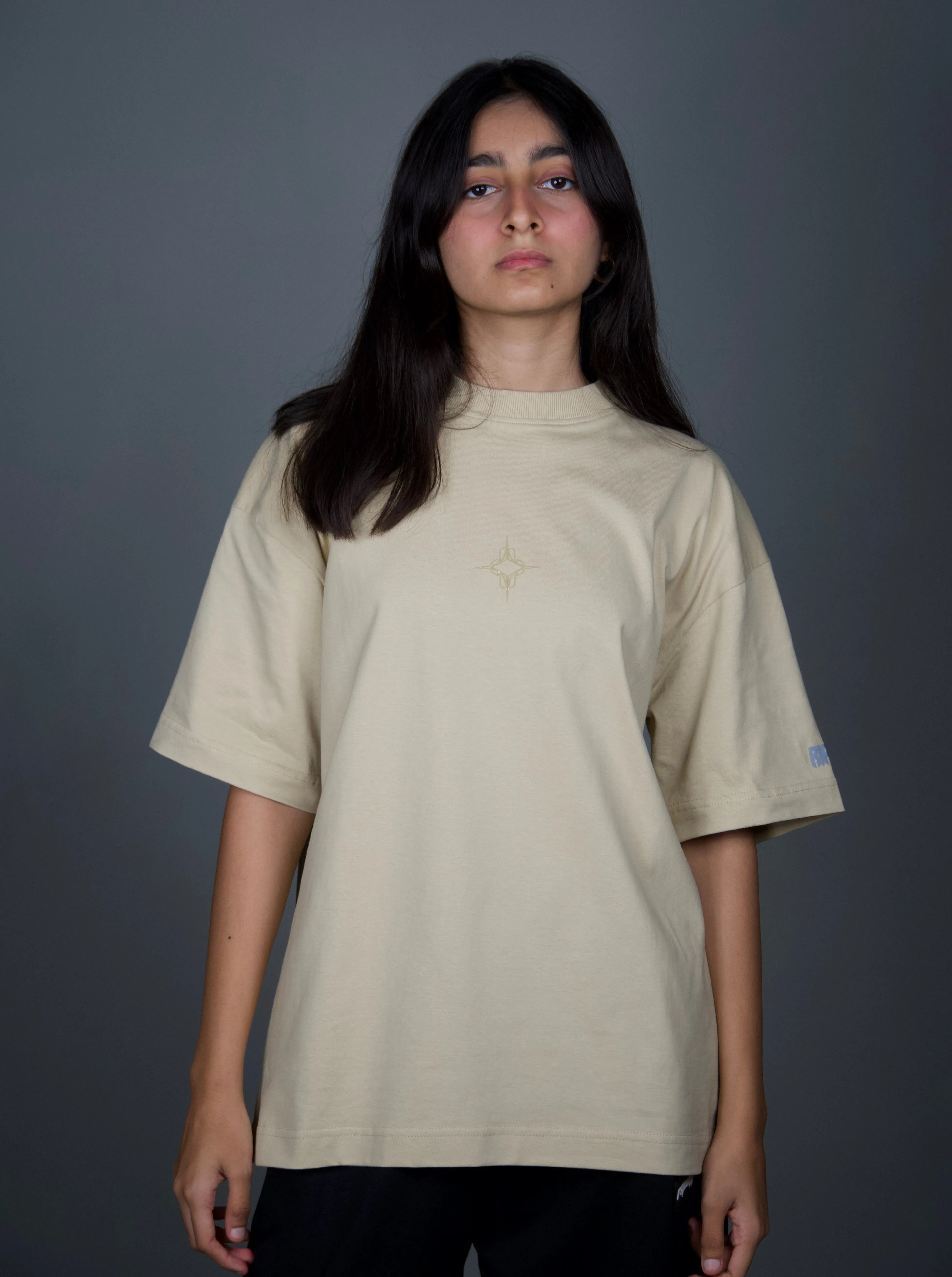 Basic tee/ Dune sun