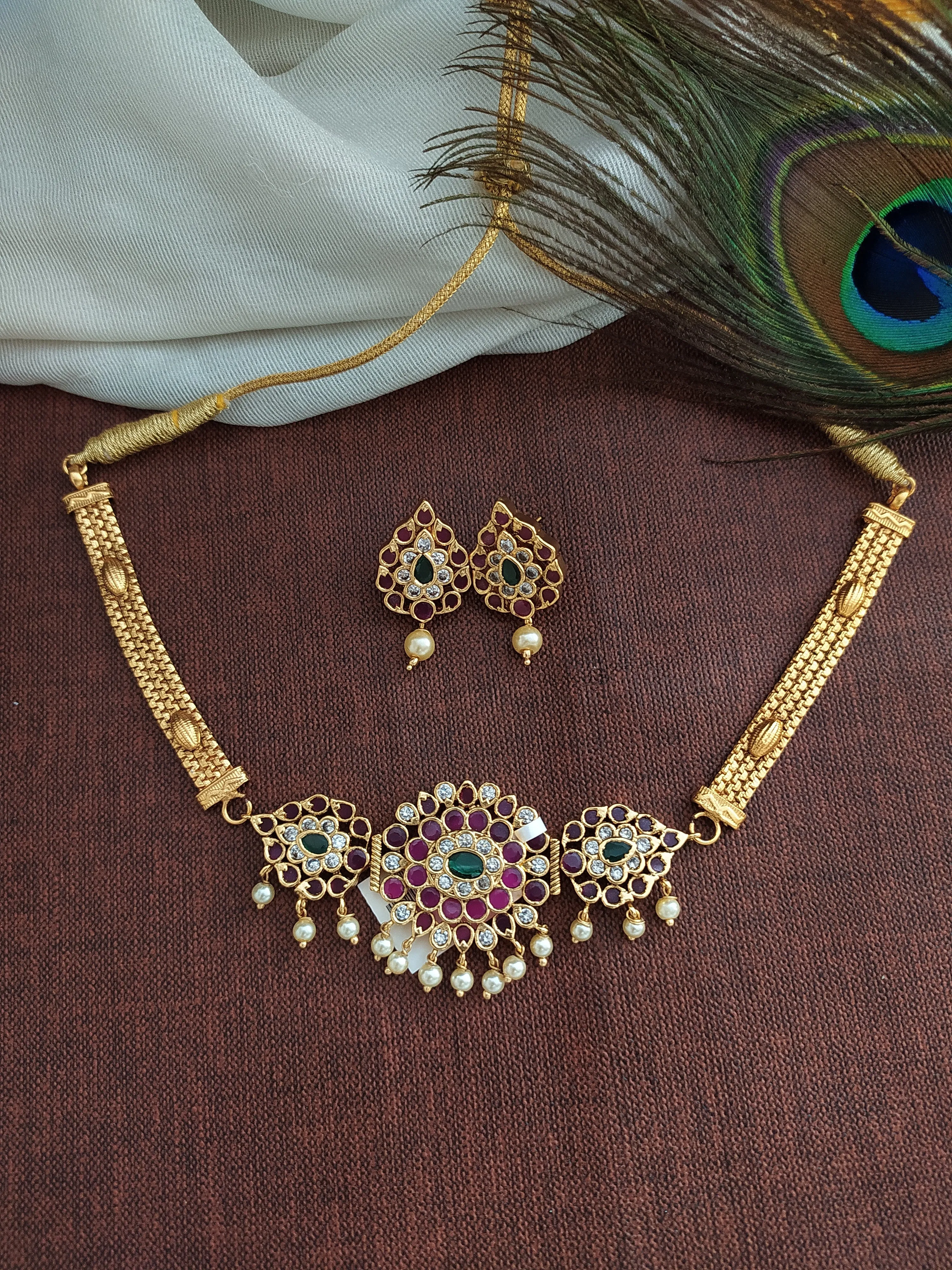 Beautifully Crafted Kemp Stones Antique Choker Set