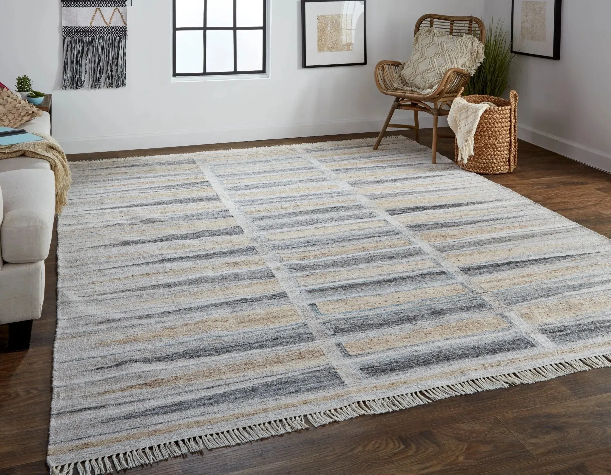 Beckett 8900817F Tan/Gray Rug