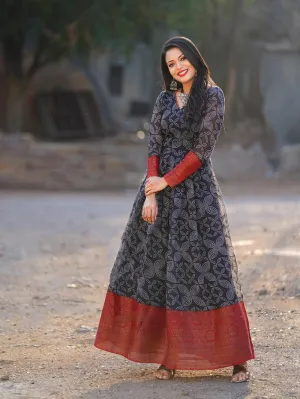 Black Color Printed And Weaving Border soft Cotton Gown