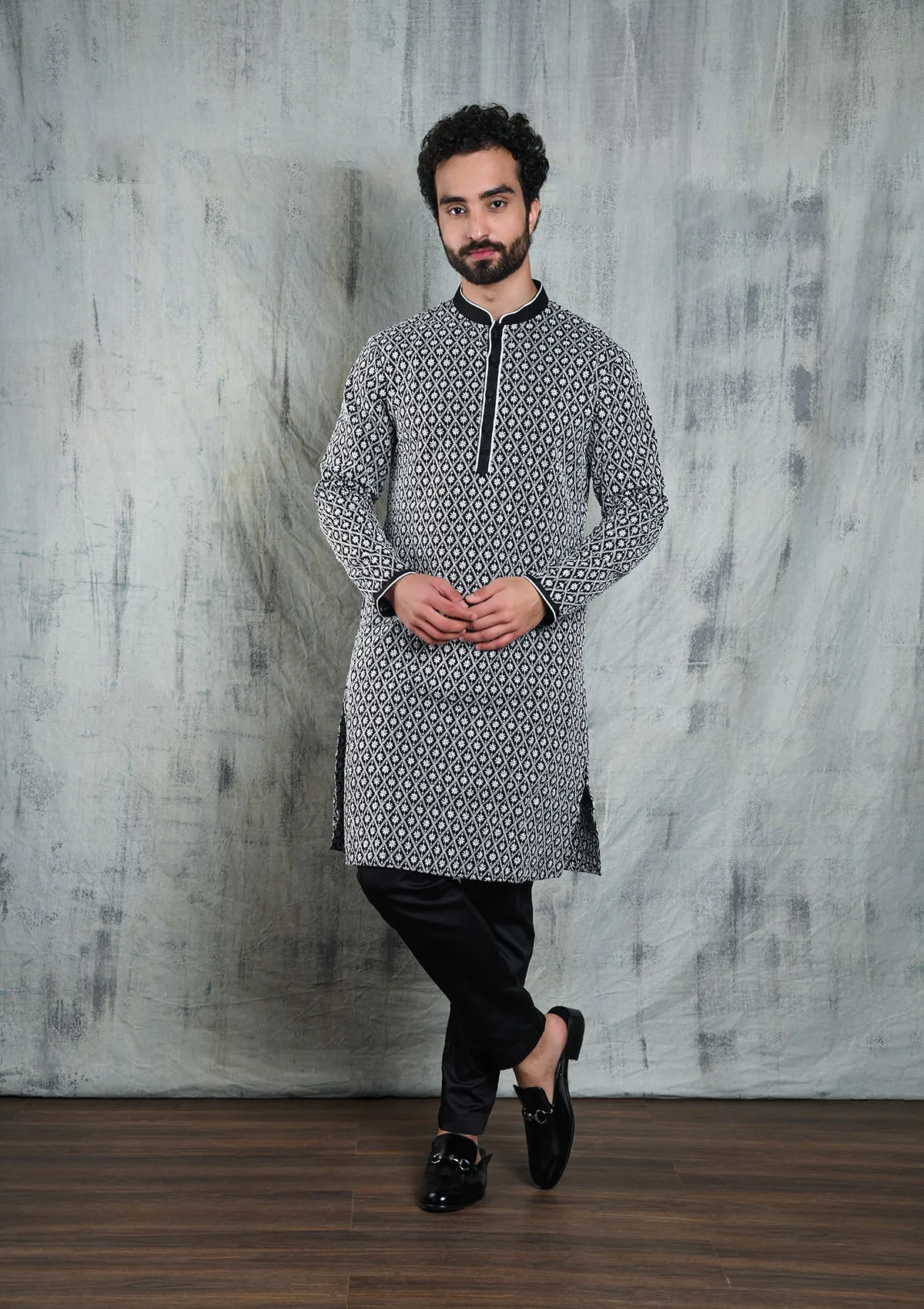 BLACK KURTA PYJAMA SET WITH INTRICATE WHITE DIAMOND THREAD EMBROIDERY