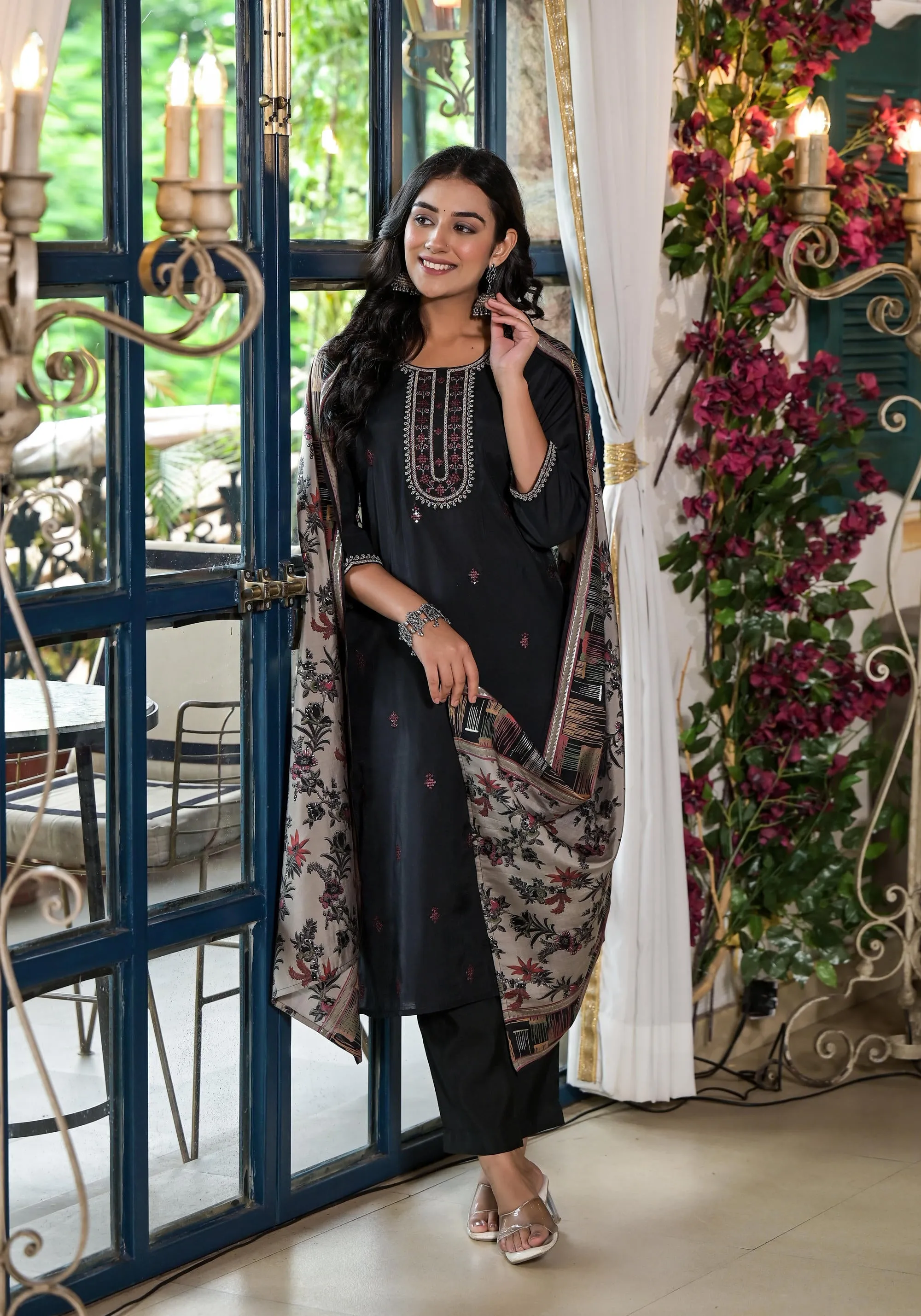 Black Solid Viscose Kurta Pant And Dupatta Set With Zari & Thread Work