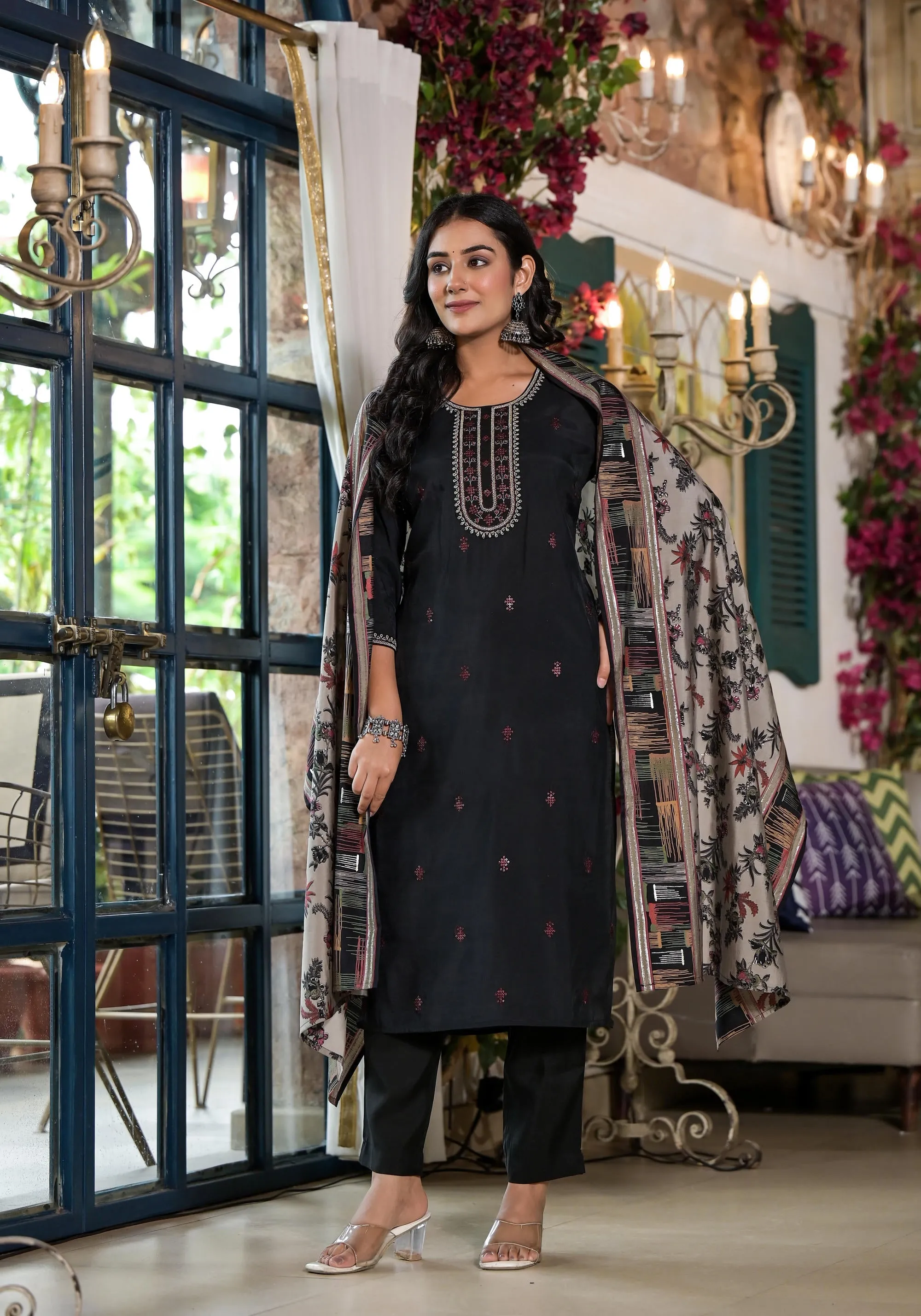 Black Solid Viscose Kurta Pant And Dupatta Set With Zari & Thread Work