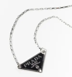 Block chain emblem necklace