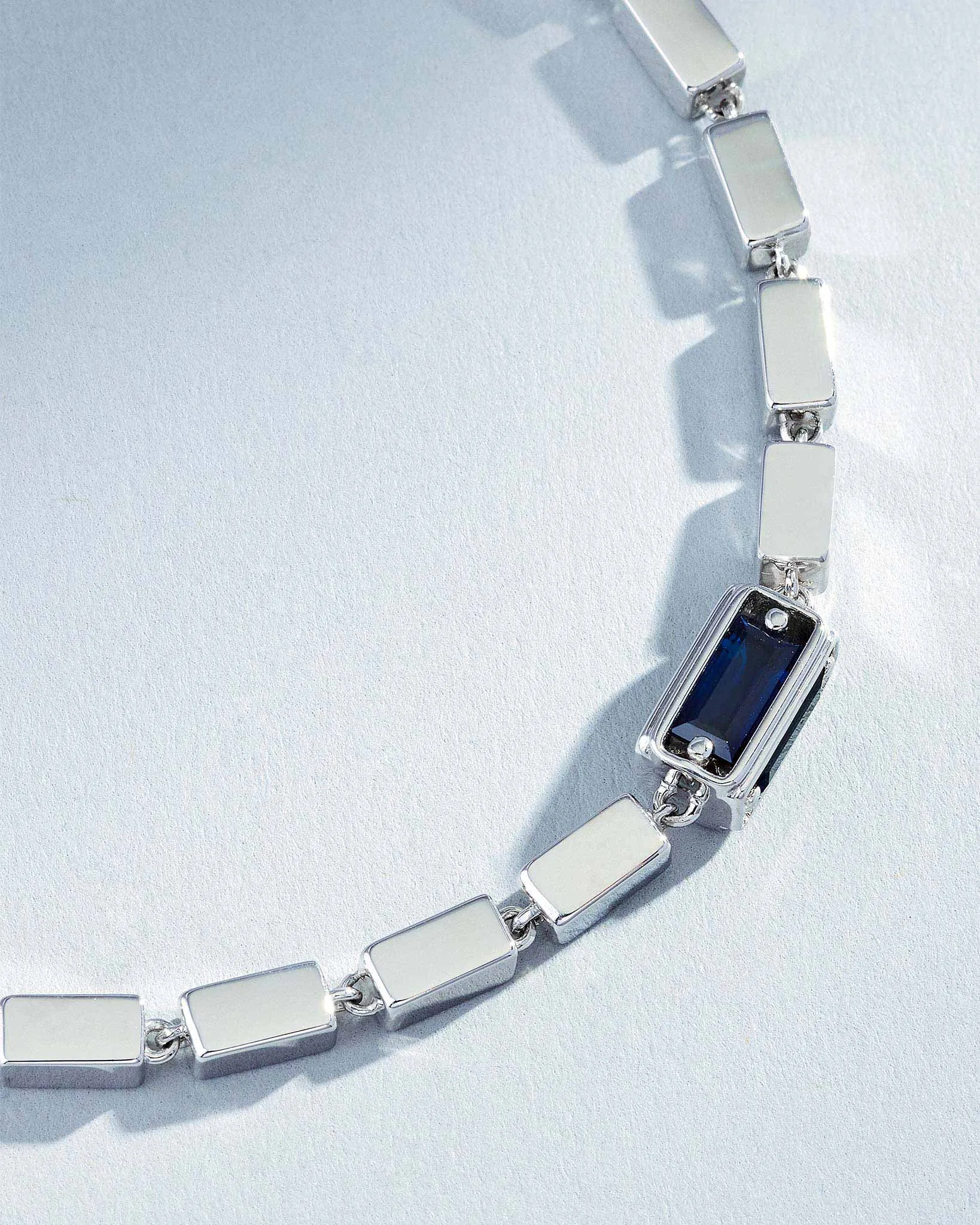 Block-Chain Single Dark Blue Sapphire Thick Bracelet