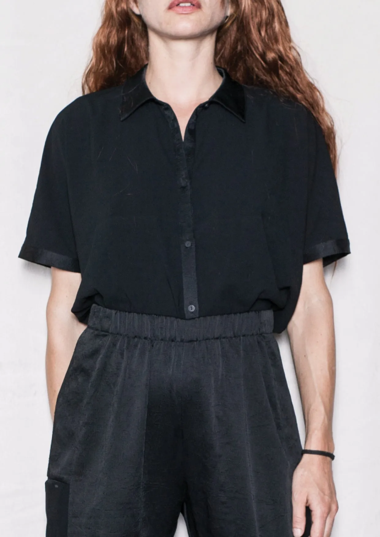 BLOUSE SHORT SLEEVES - THIN DRAPING black