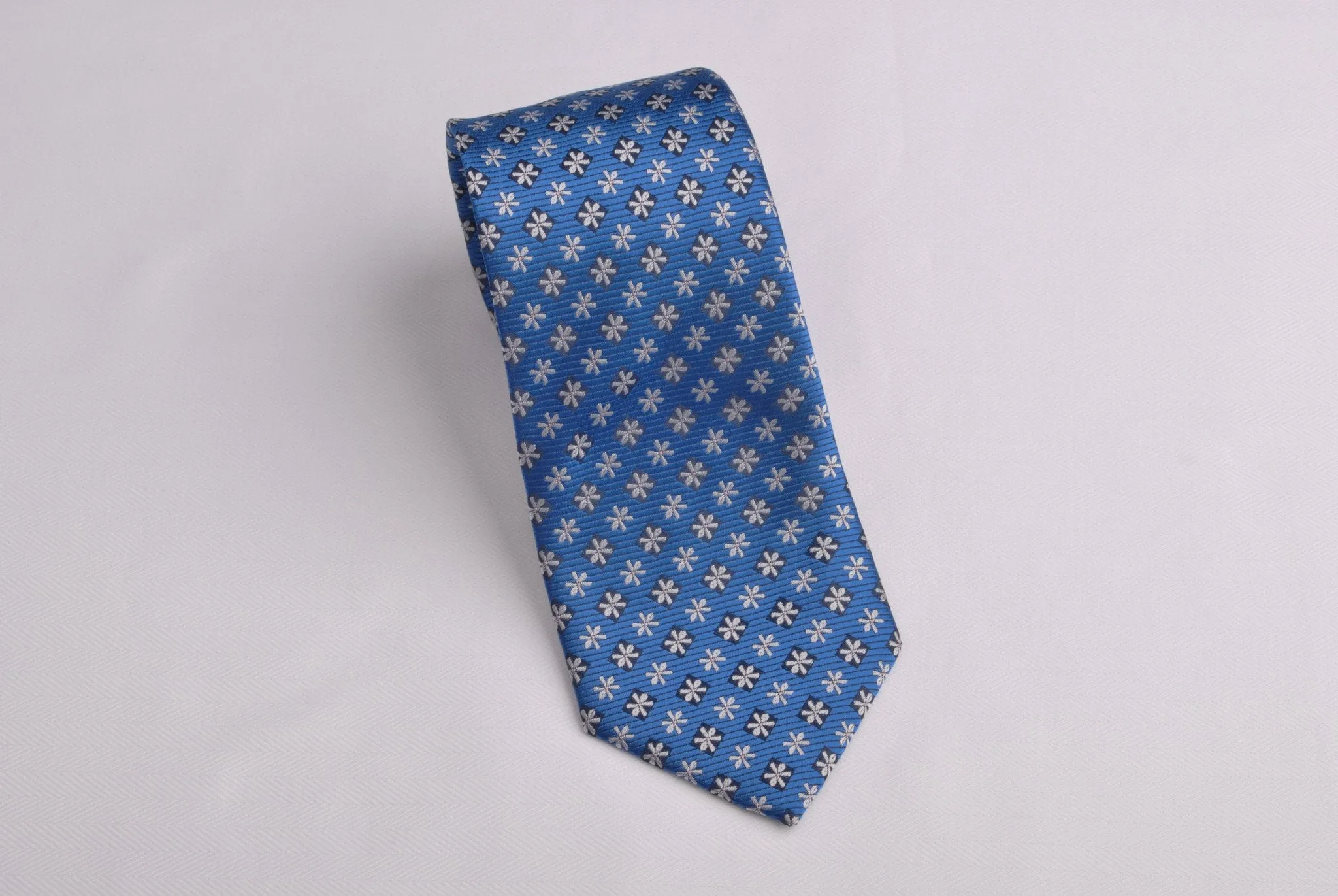 Blue Floral Skinny Woven Tie with Snowflake Daisies Luxury Fashion 3"