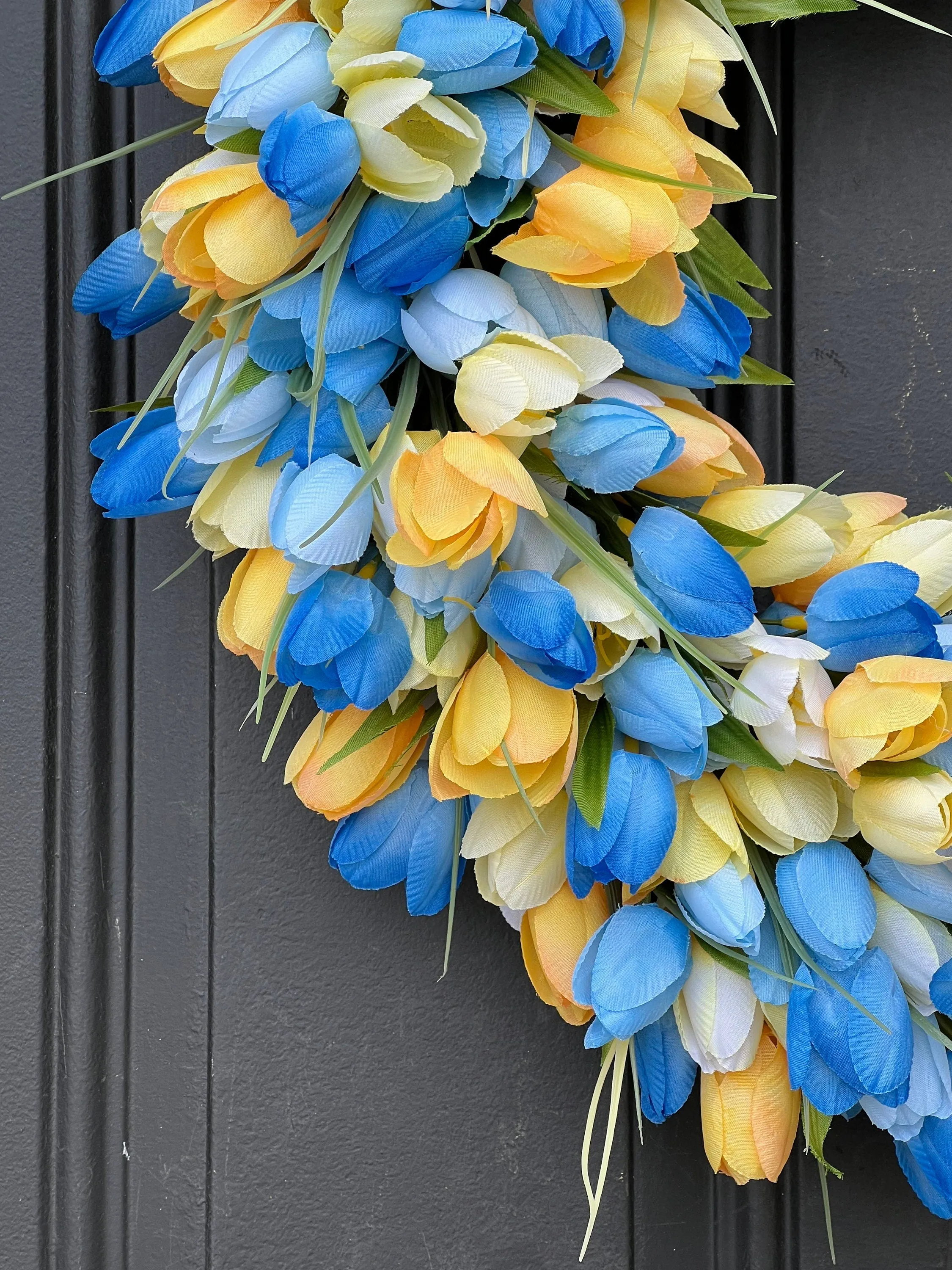 Blue Sky Tulip Wreath