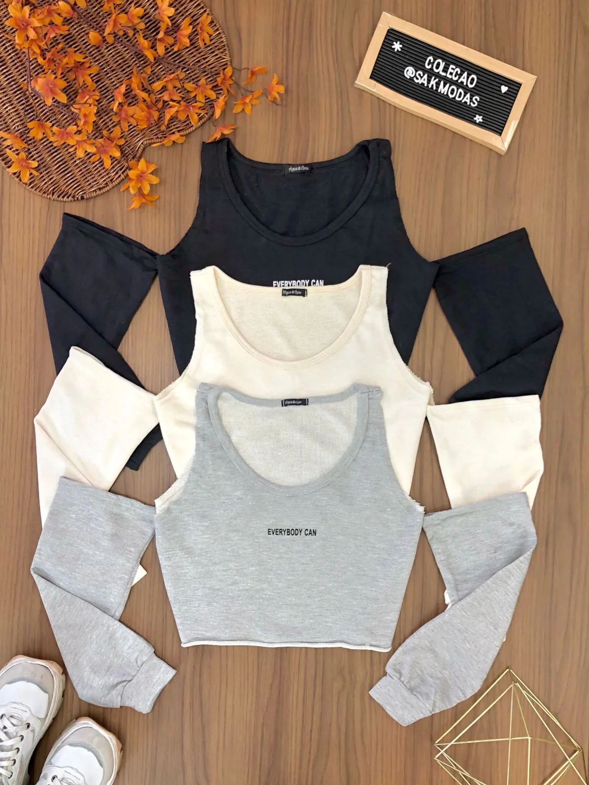 Blusa Cropped Mangas Recortadas 1011. 1/F)