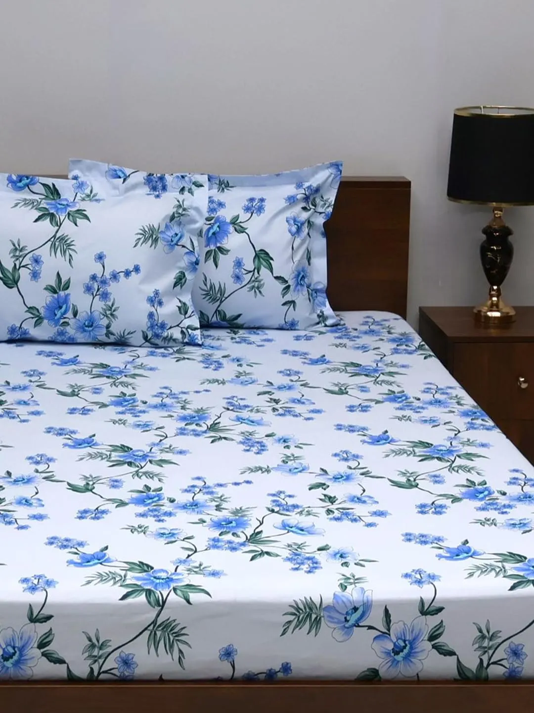 Bombay Dyeing Blue Floral Super Queen Size Bedsheet Set, 100/108 cm