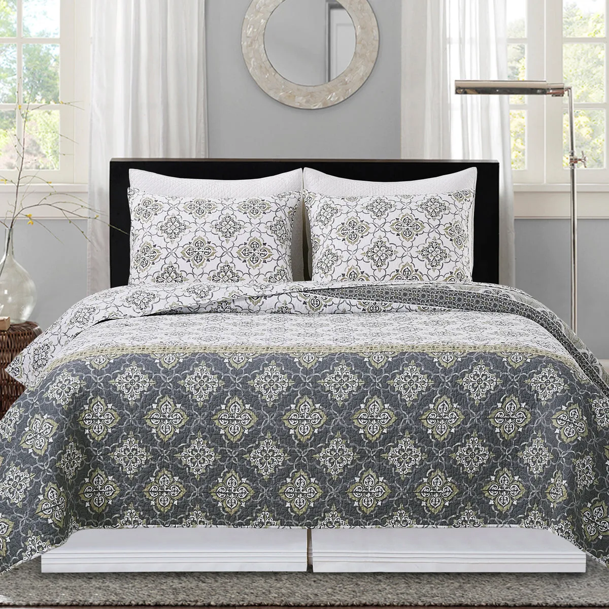 Booker Medallion Quilt Set