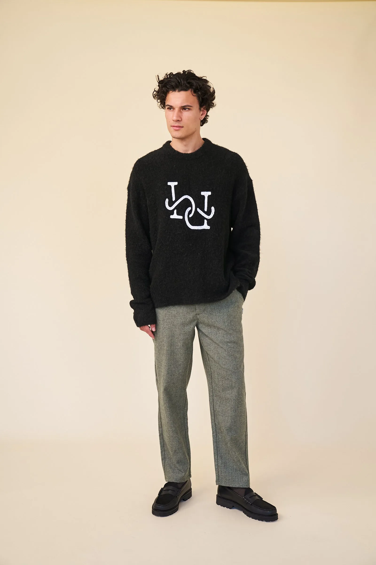 BOUCLE HAND EMBROIDERY LINK KNIT - BLACK