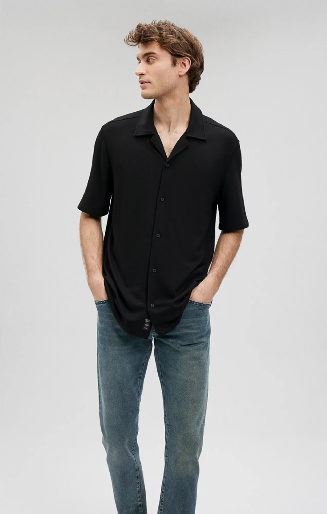 BUTTON-UP SHORT SLEEVE SHIRT IN BLACK