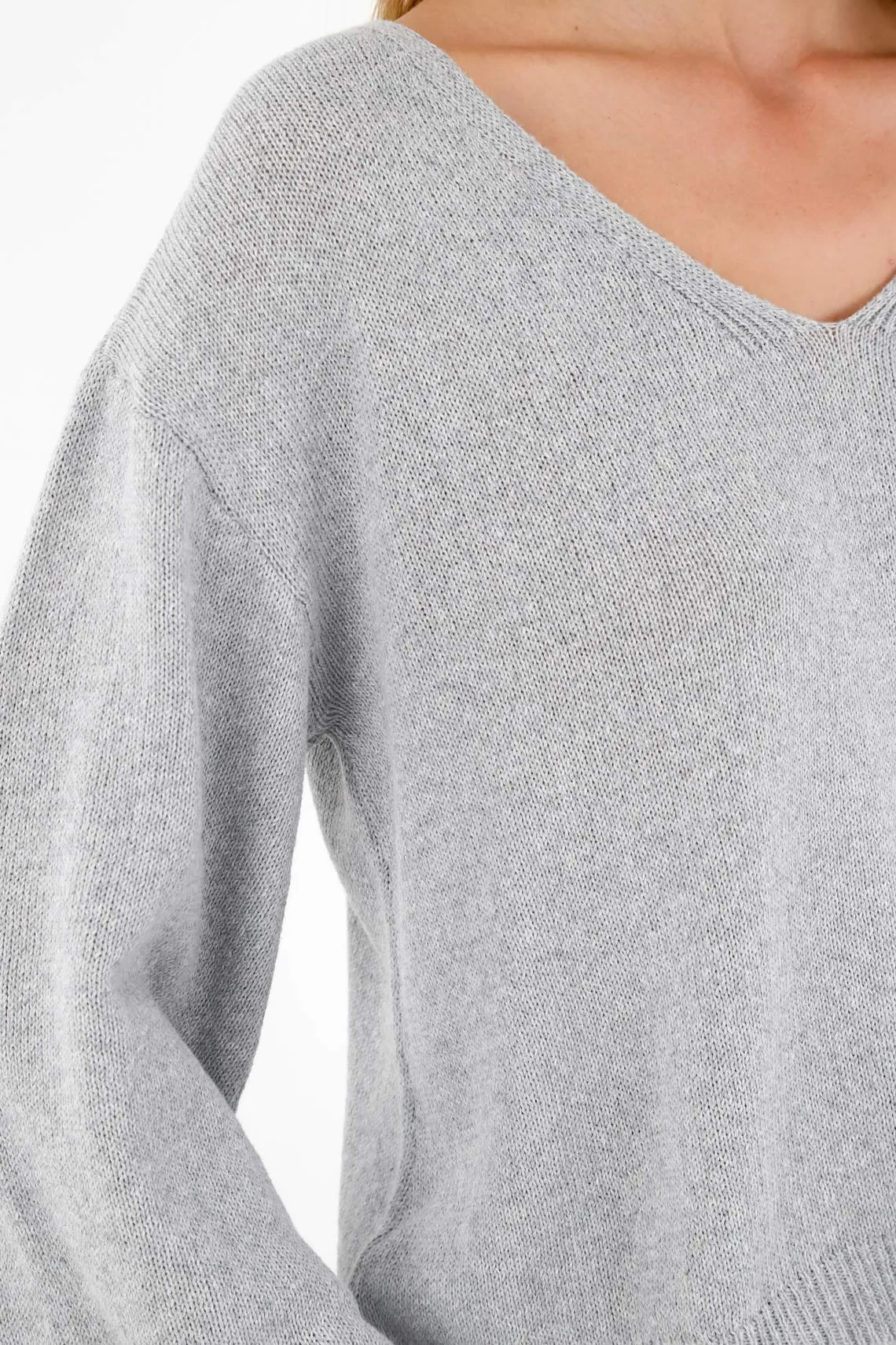 Buzo con cuello en V gris para mujer