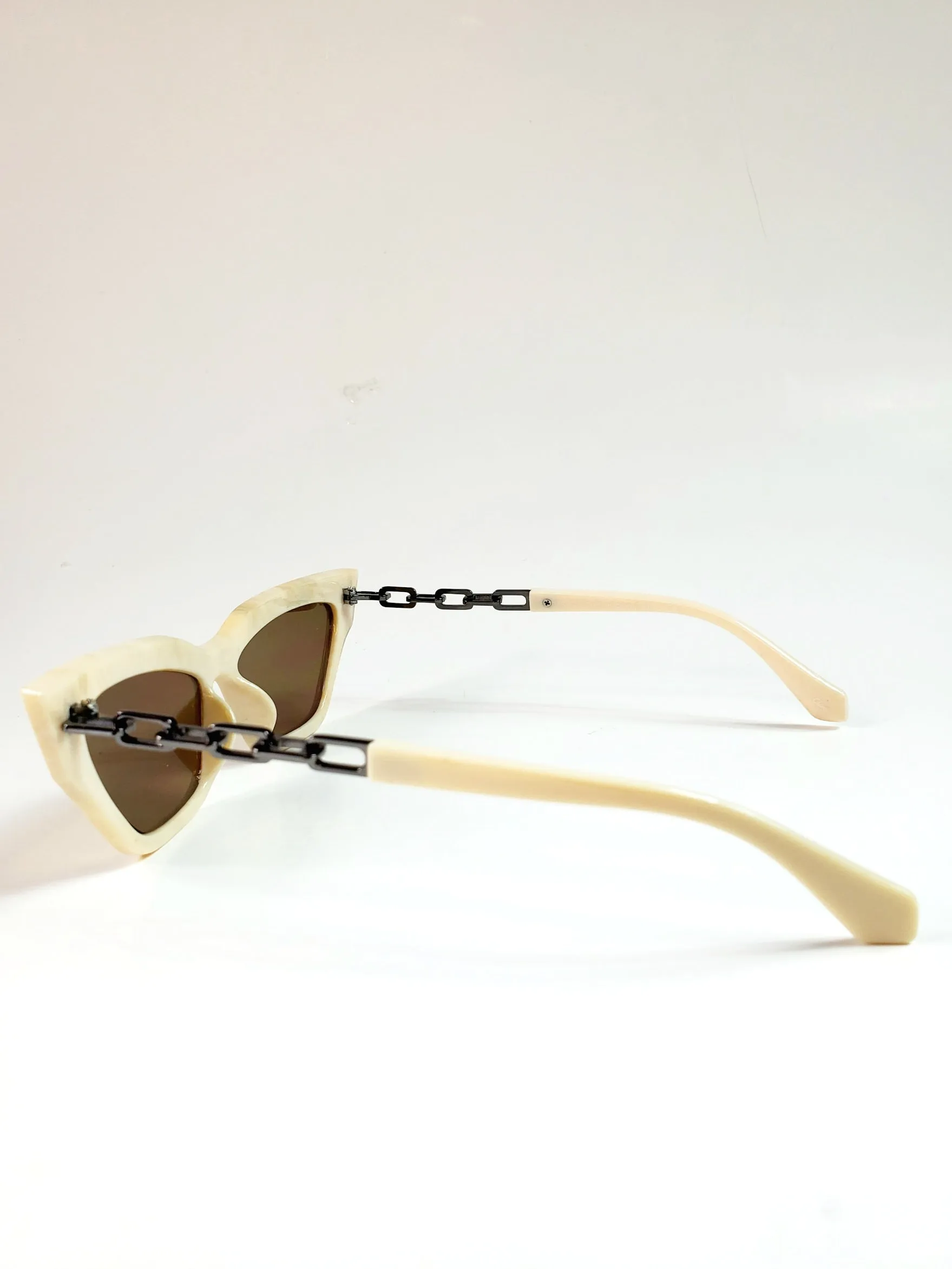 Cable Chain Arm Cat-Eye Sunglasses - Cream Marble